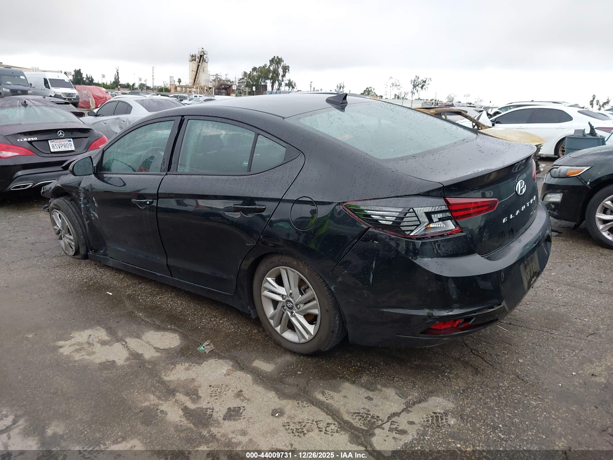 HYUNDAI ELANTRA image 3