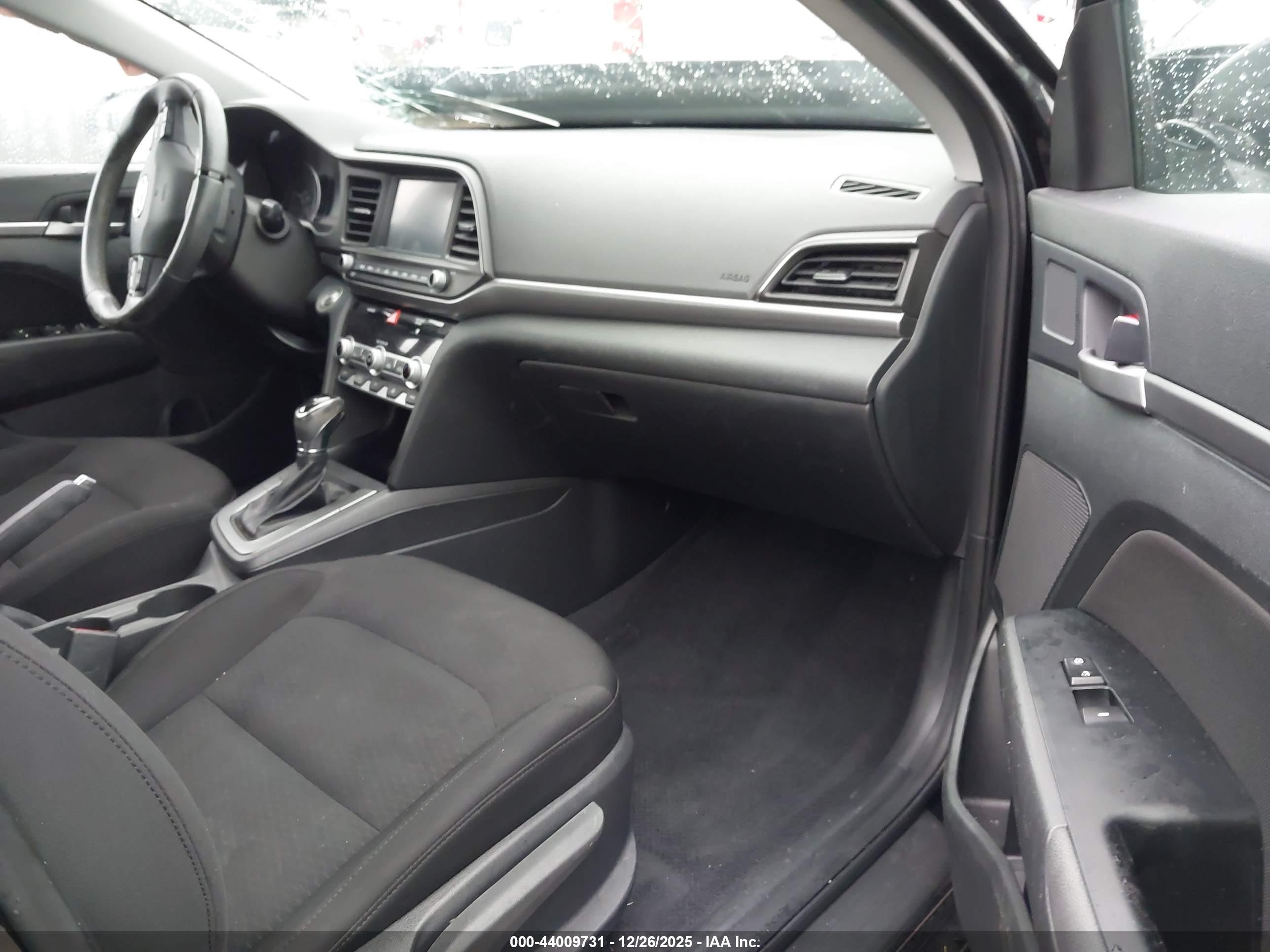 HYUNDAI ELANTRA image 5