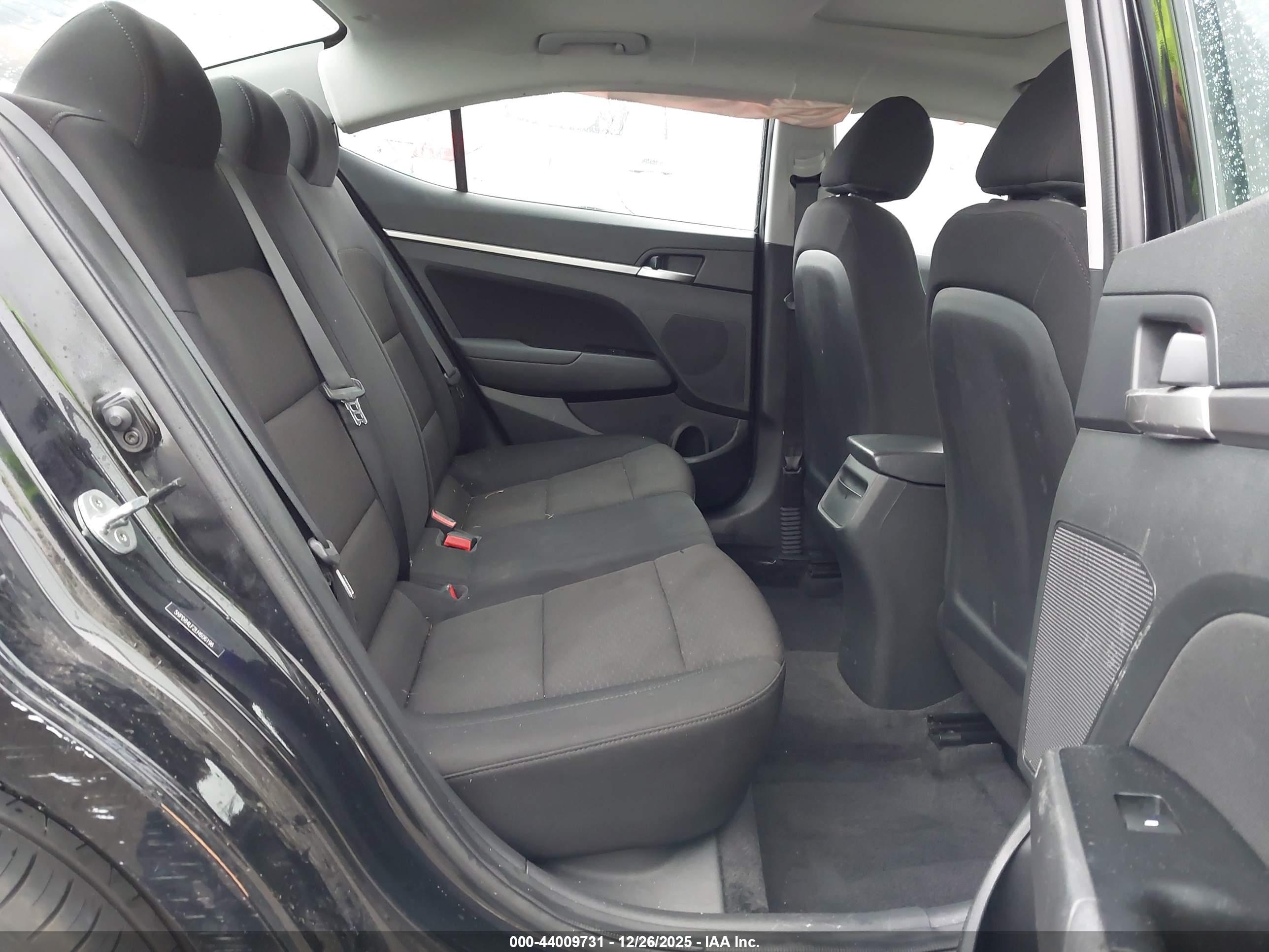 HYUNDAI ELANTRA image 8