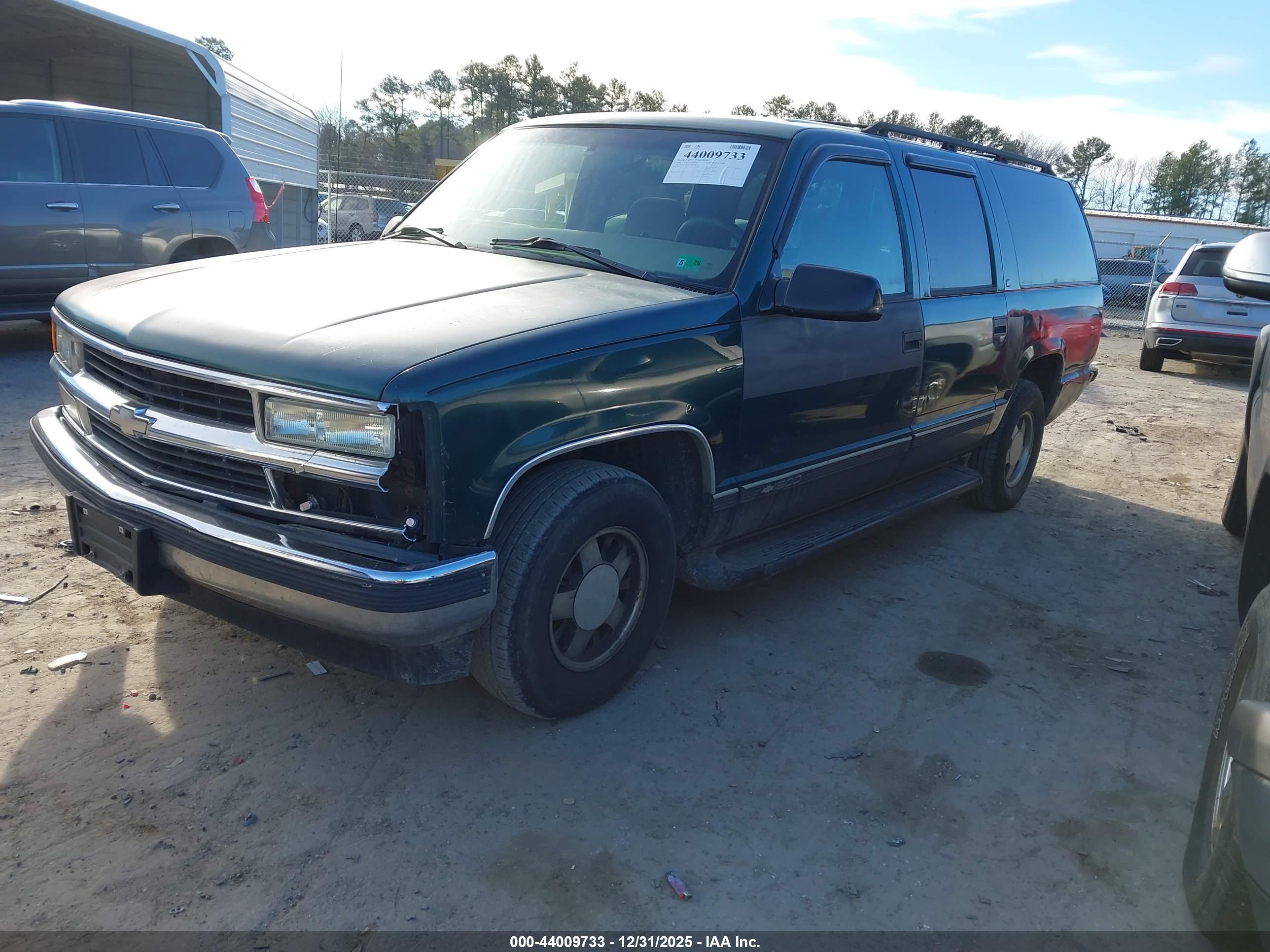 CHEVROLET SUBURBAN image 2