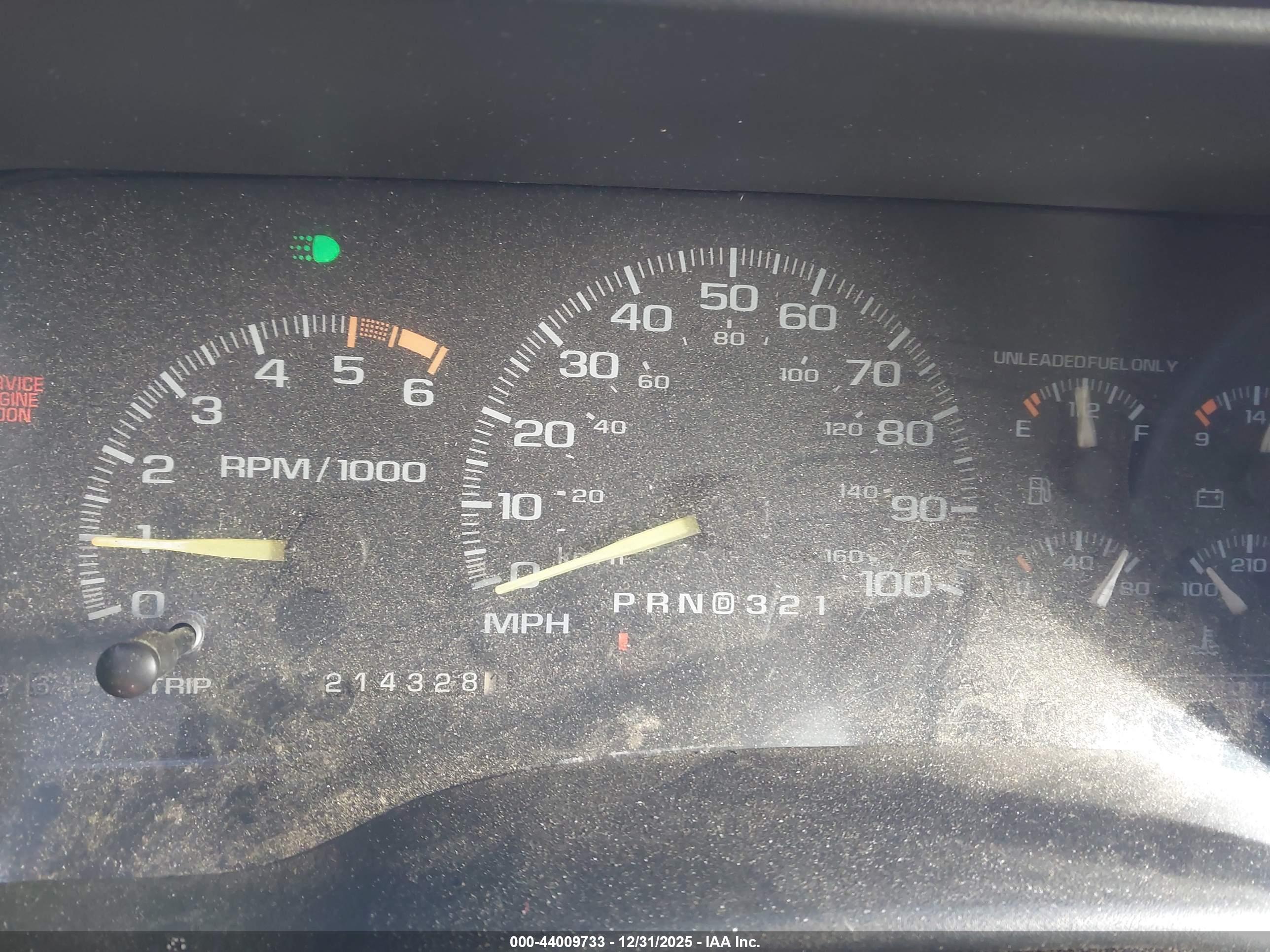 CHEVROLET SUBURBAN image 7