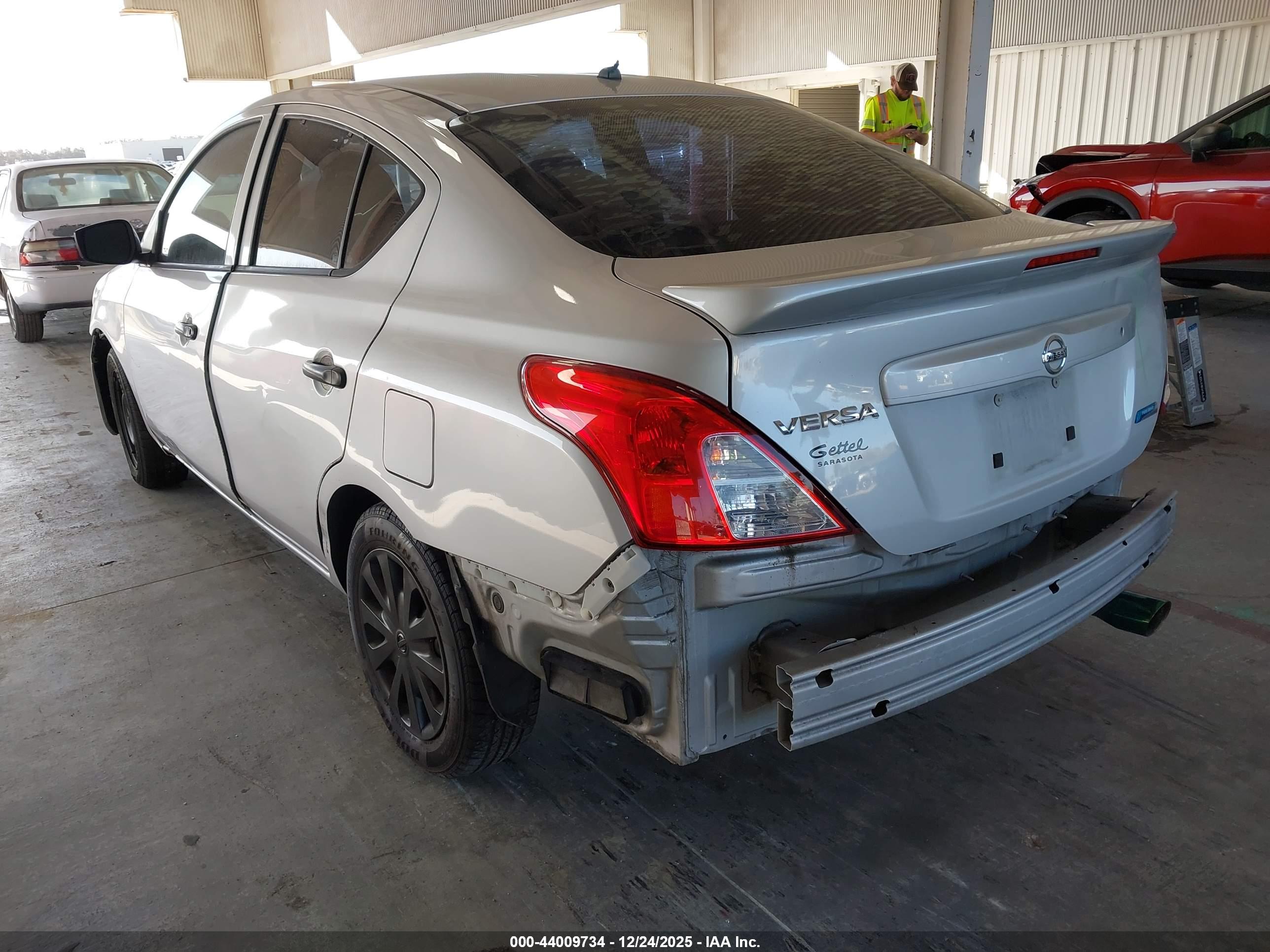 NISSAN VERSA image 3
