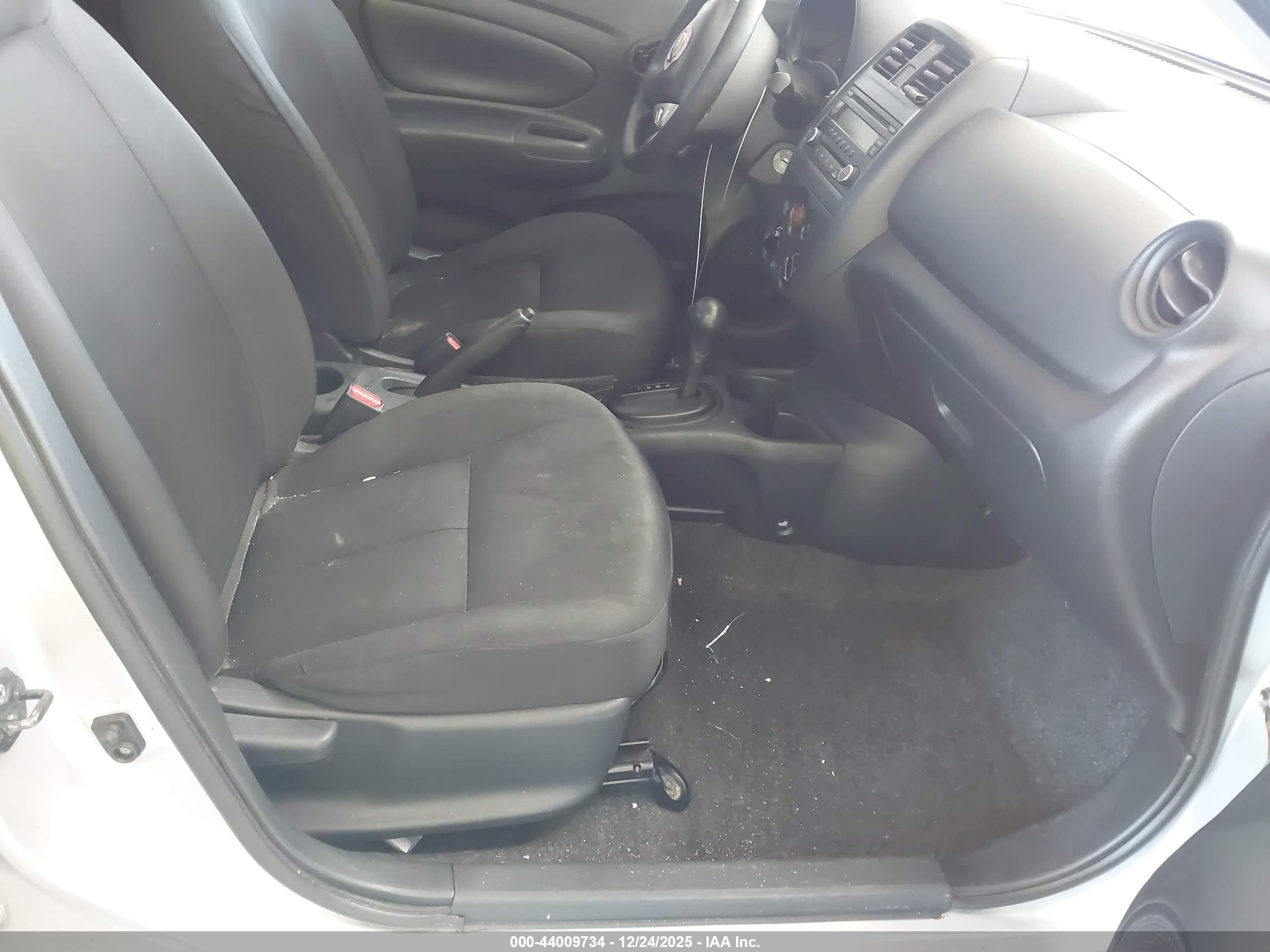 NISSAN VERSA image 5