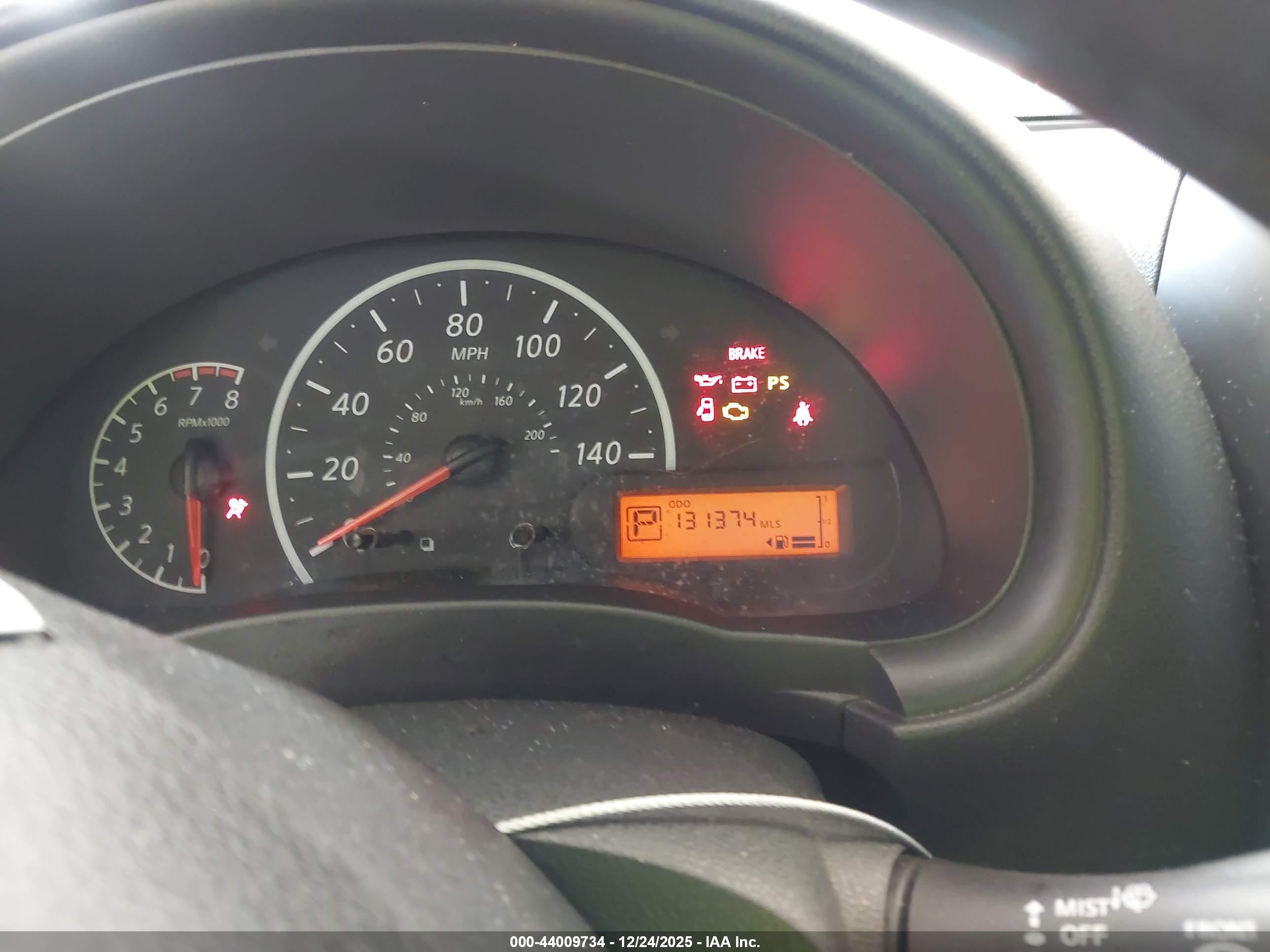 NISSAN VERSA image 7
