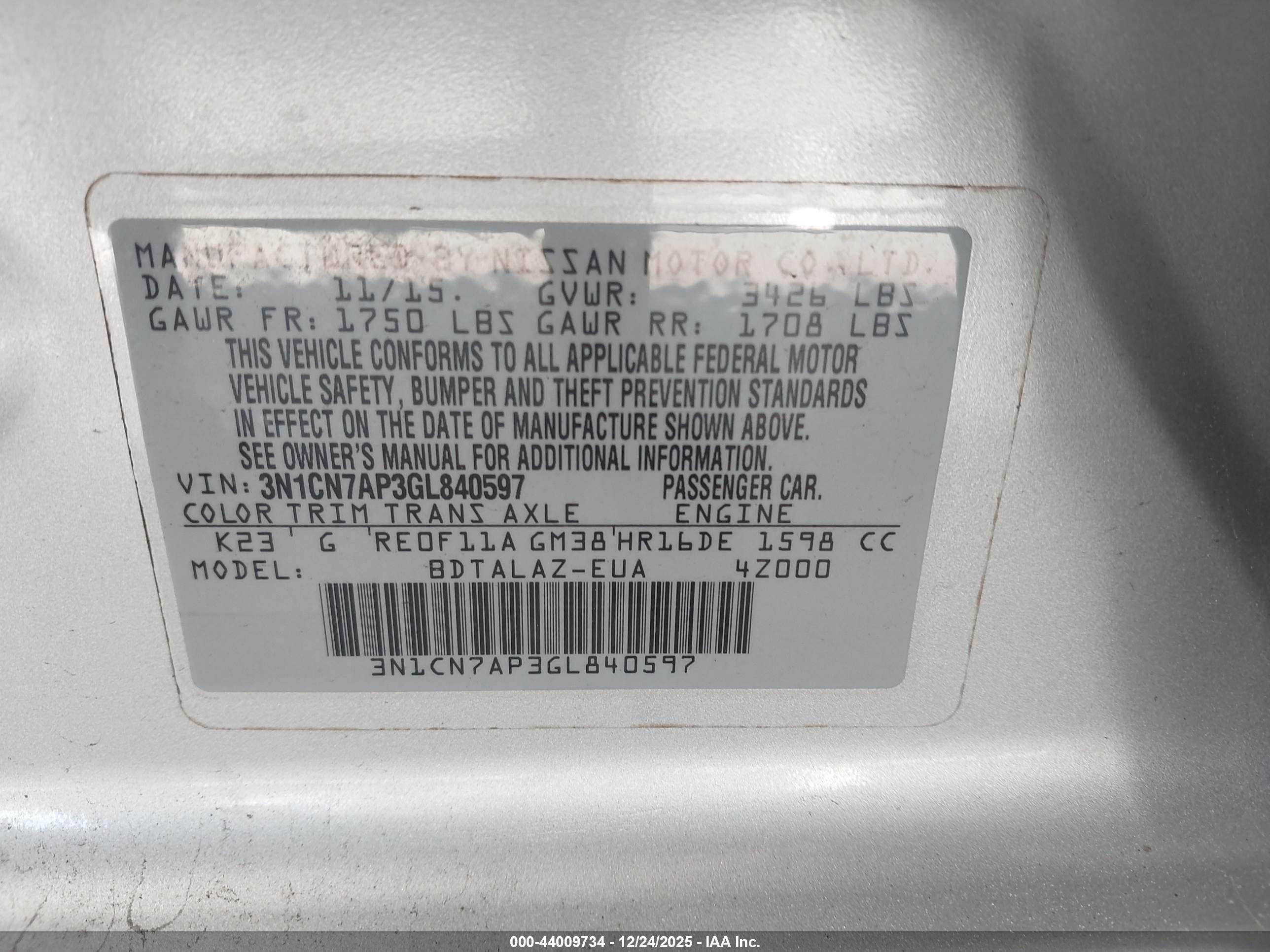 NISSAN VERSA image 9