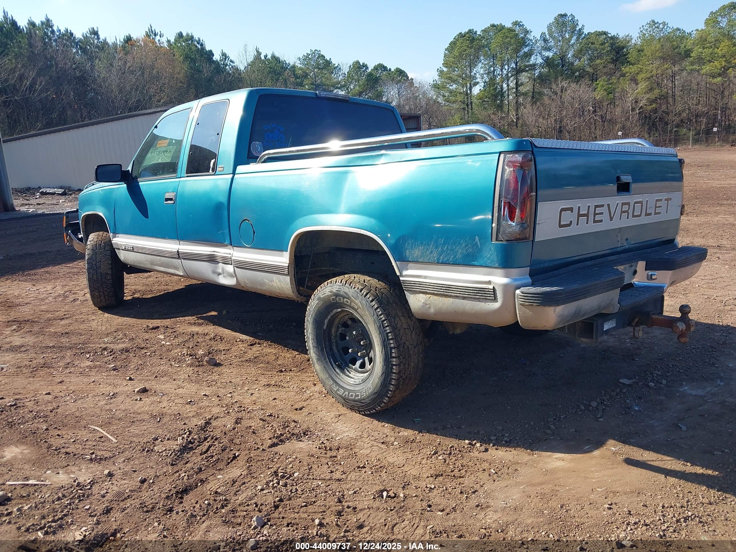 CHEVROLET C1500 image 3