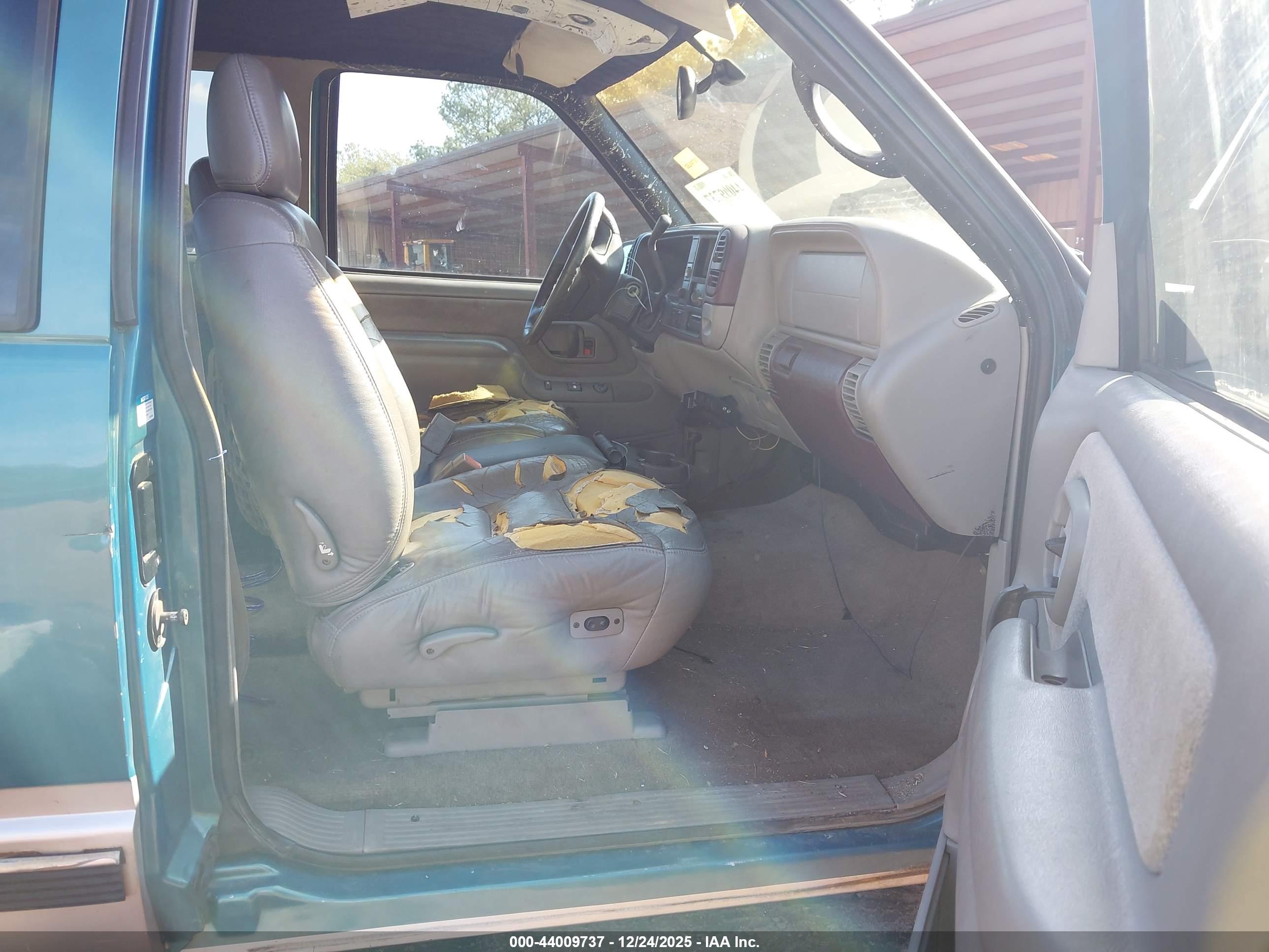 CHEVROLET C1500 image 5