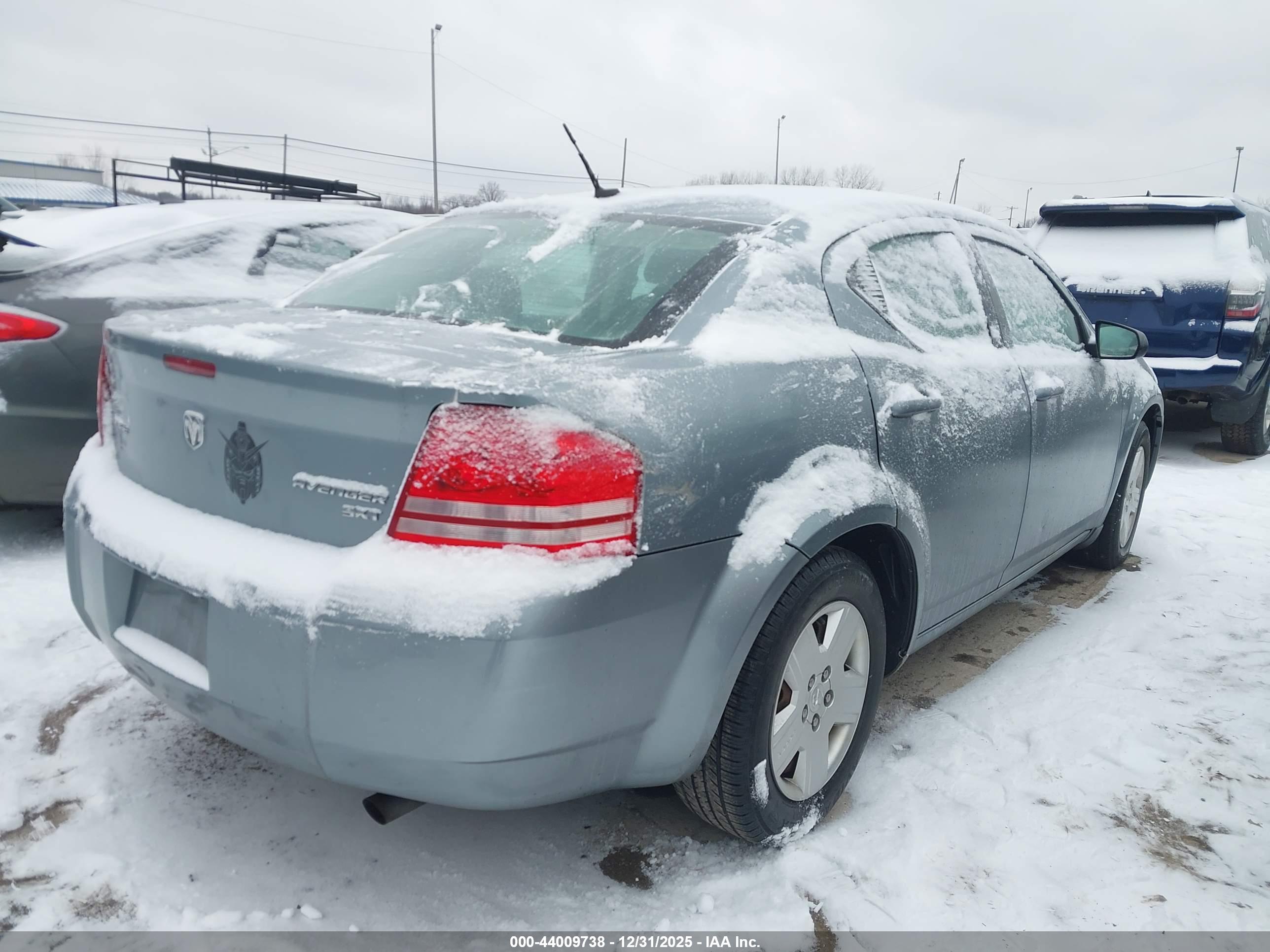 DODGE AVENGER image 4