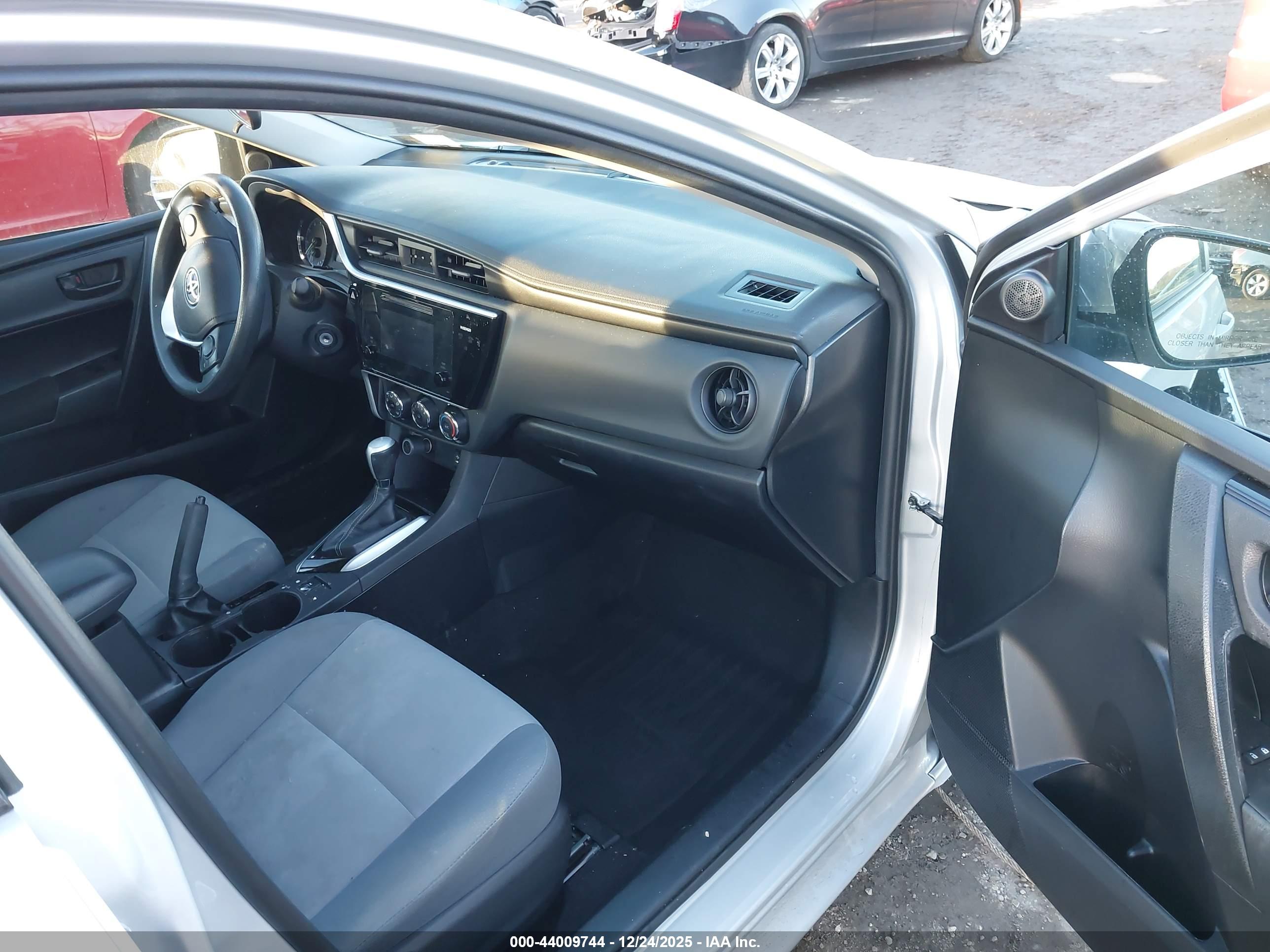 TOYOTA COROLLA image 5