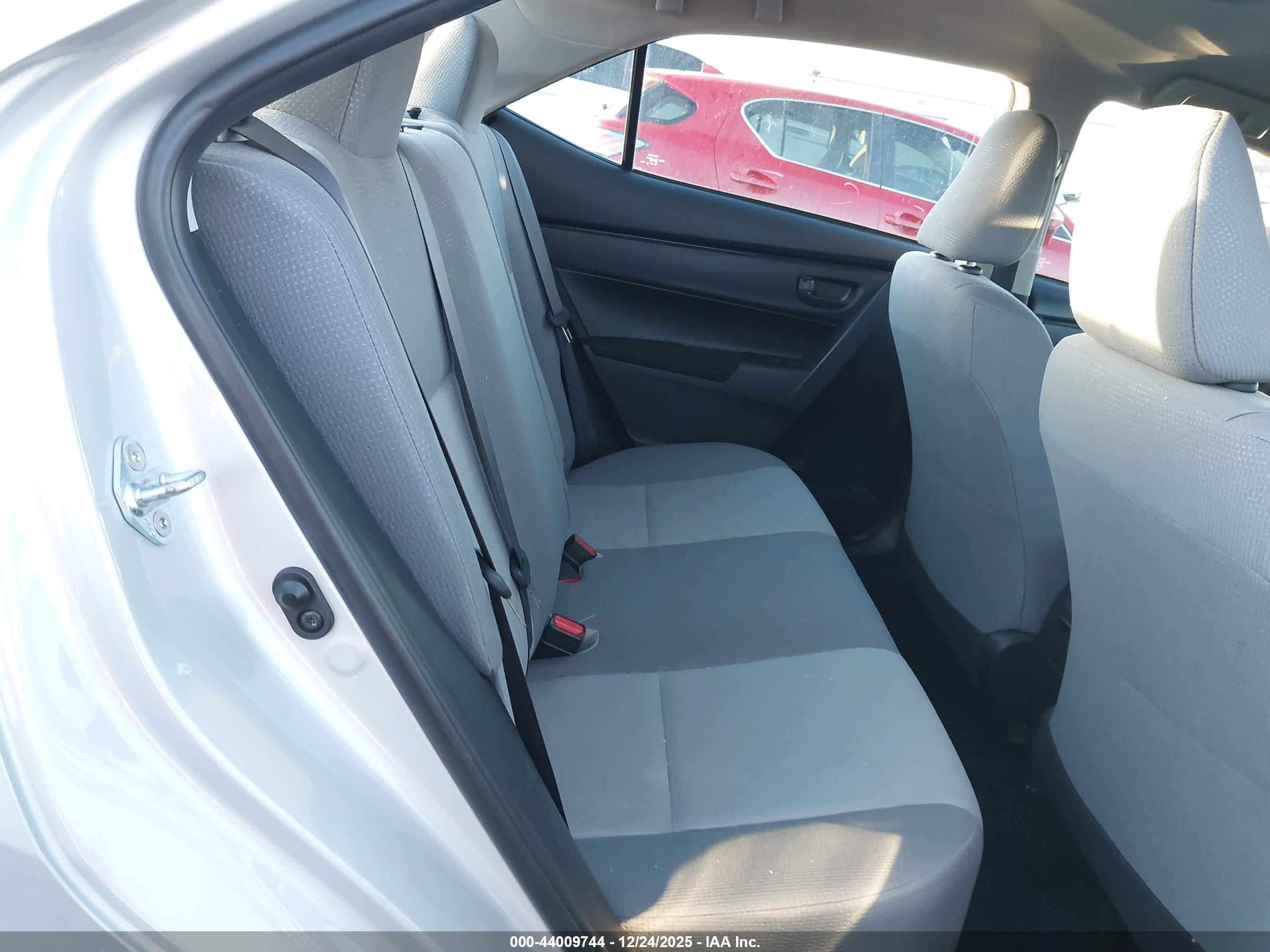 TOYOTA COROLLA image 8