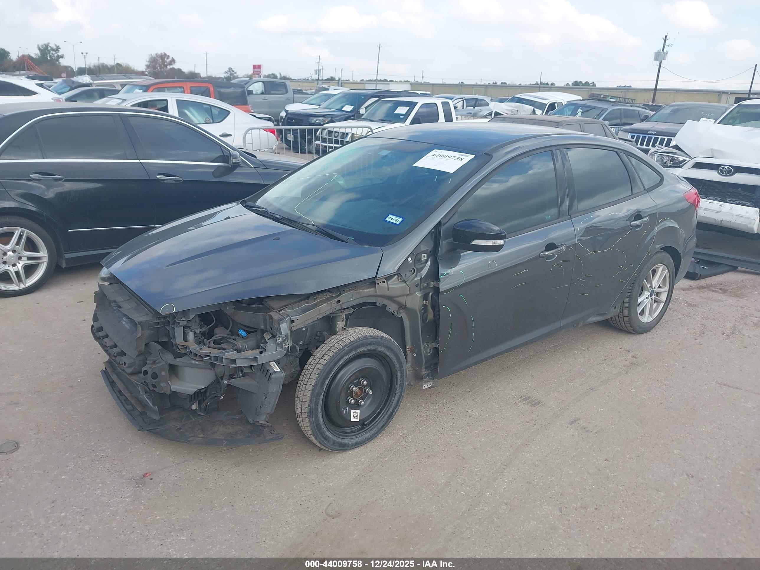 FORD FOCUS image 2
