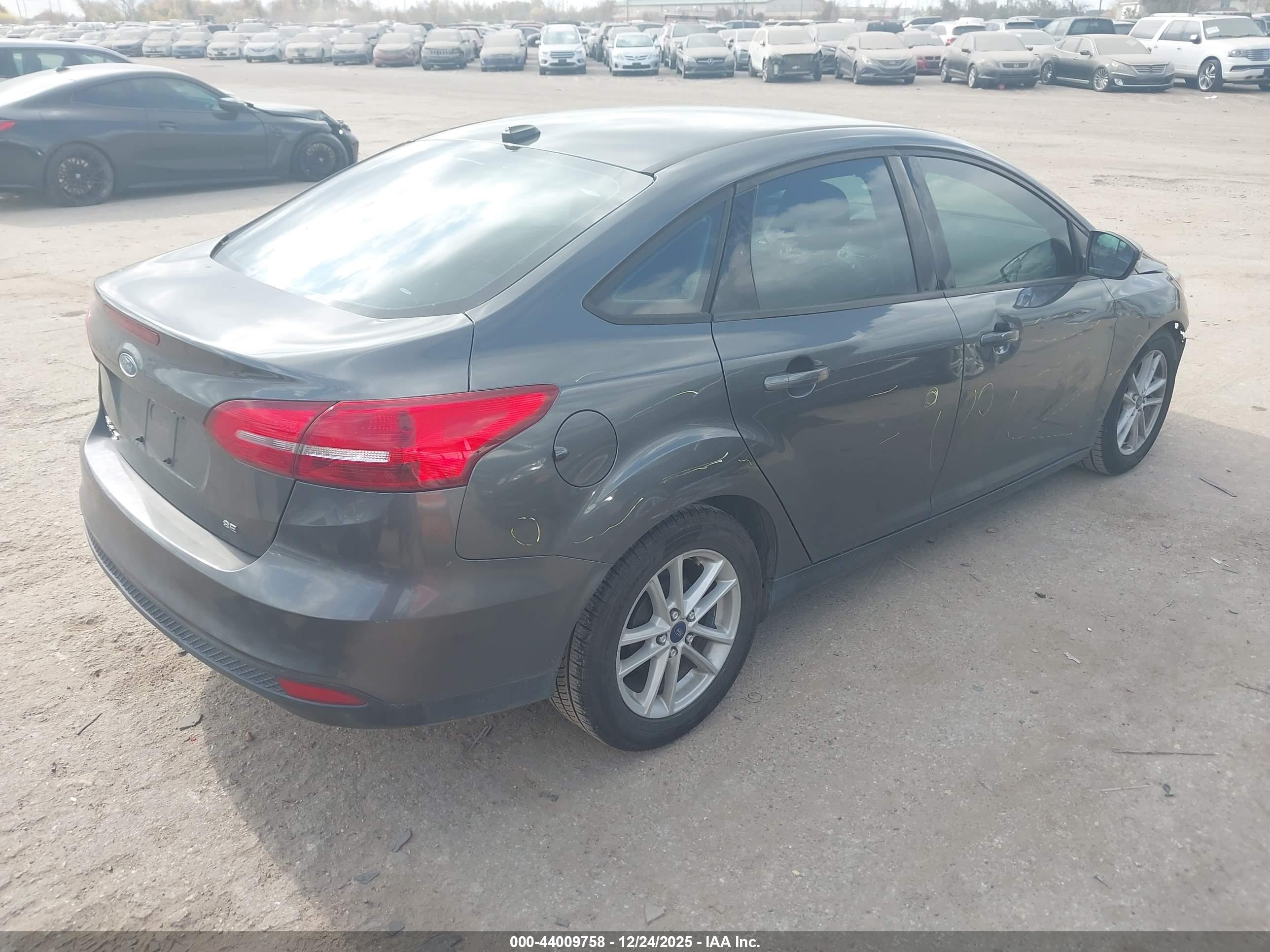 FORD FOCUS image 4