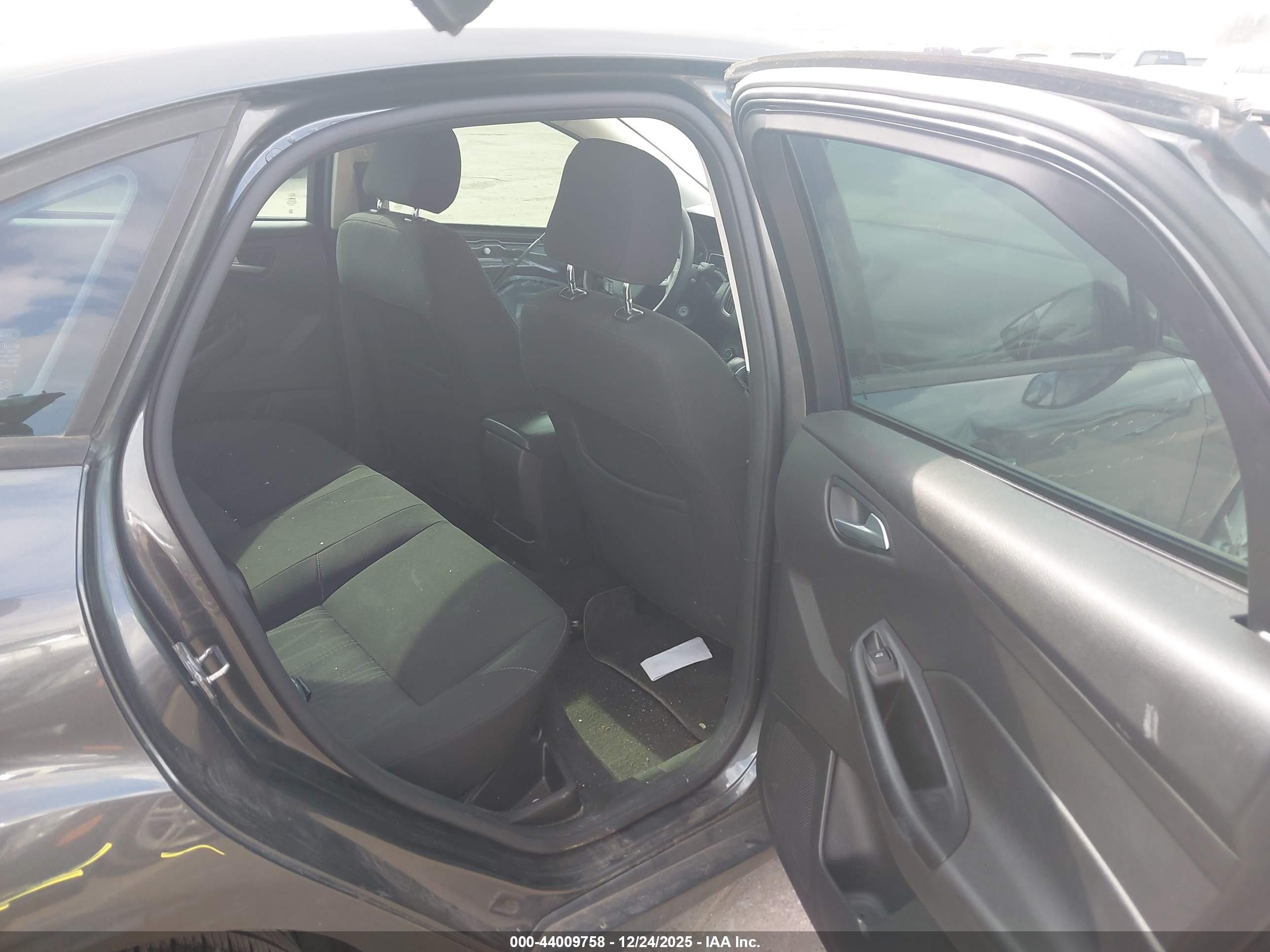 FORD FOCUS image 8