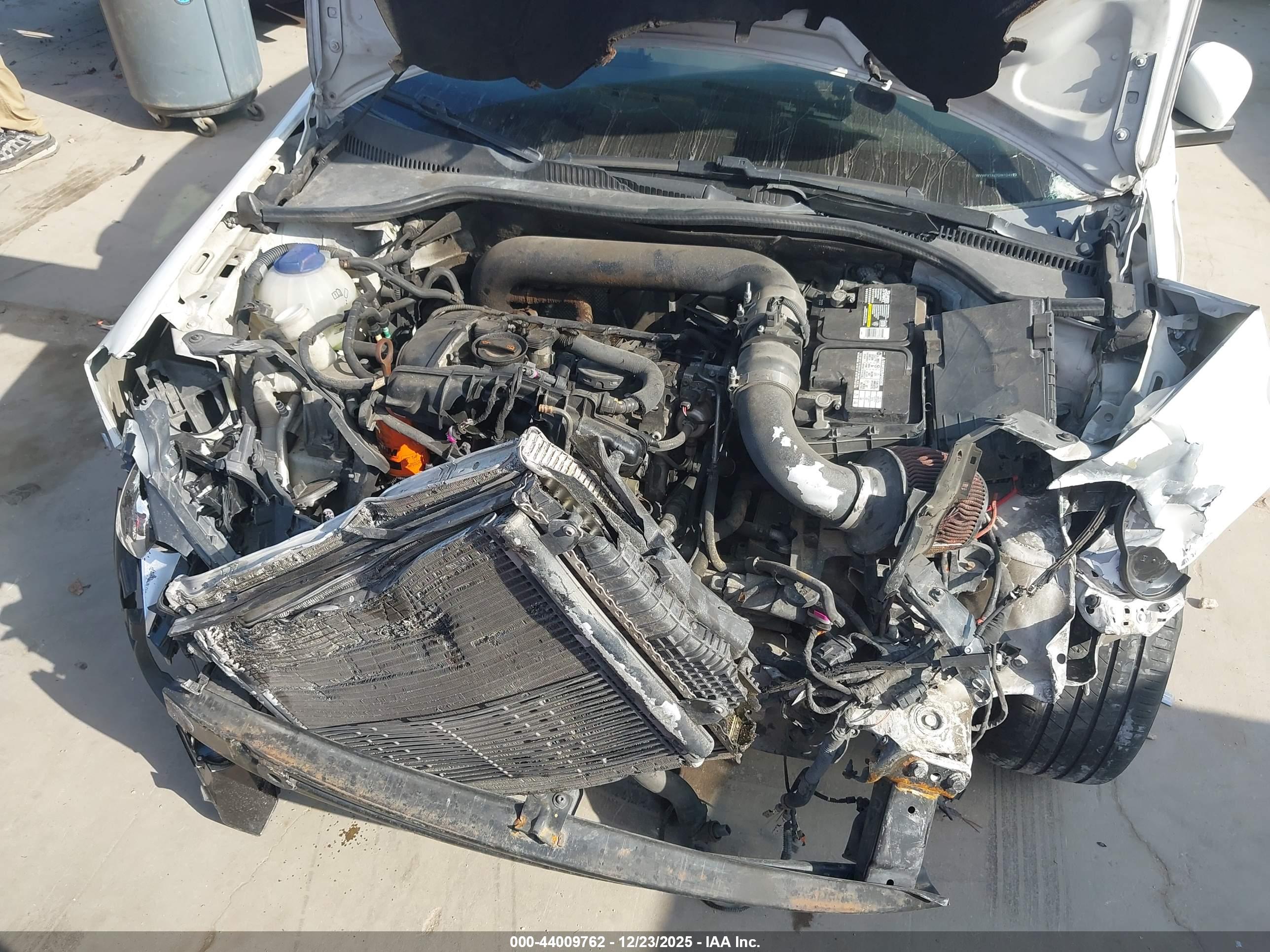 VOLKSWAGEN GTI image 10