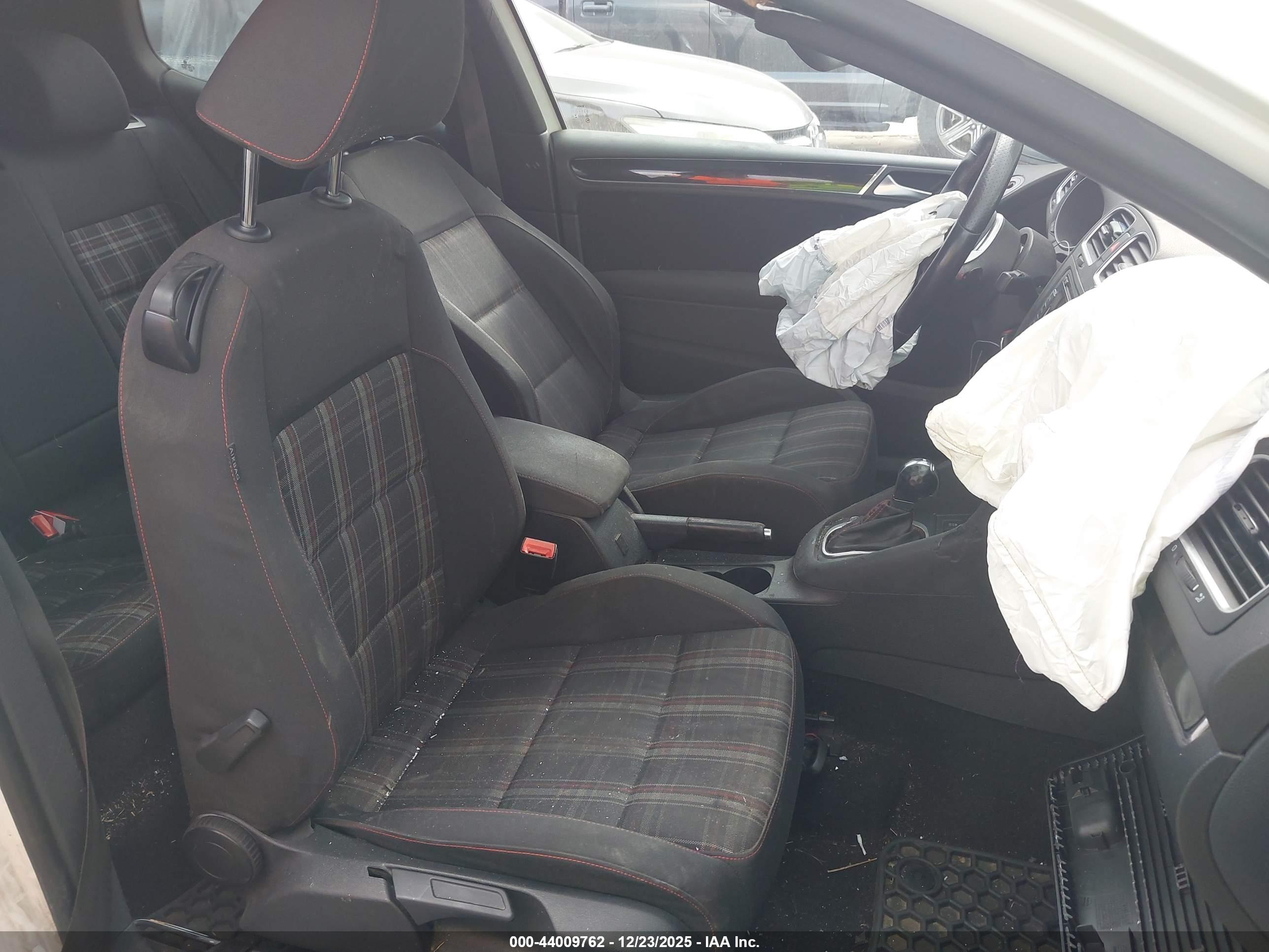 VOLKSWAGEN GTI image 5