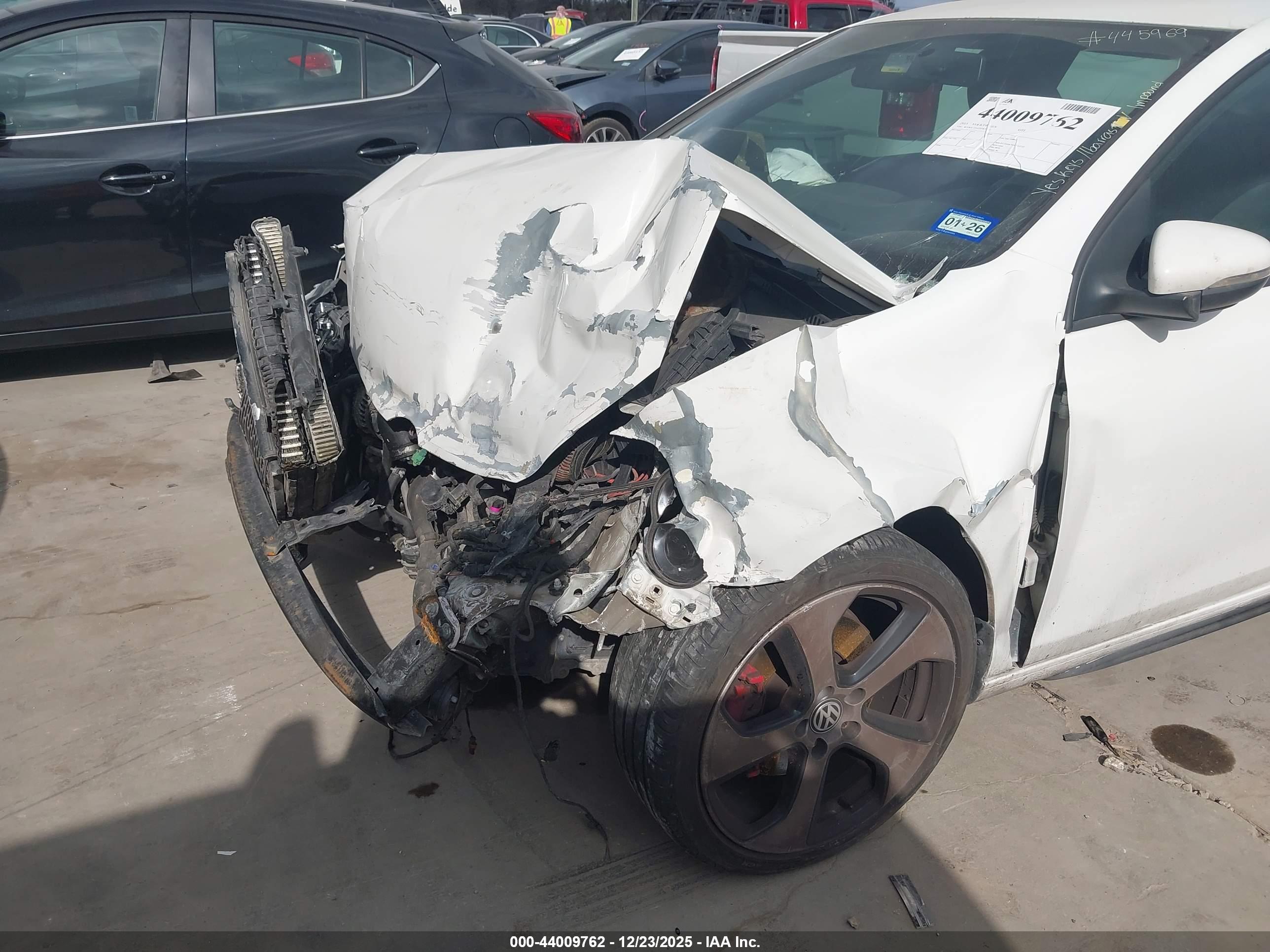 VOLKSWAGEN GTI image 6