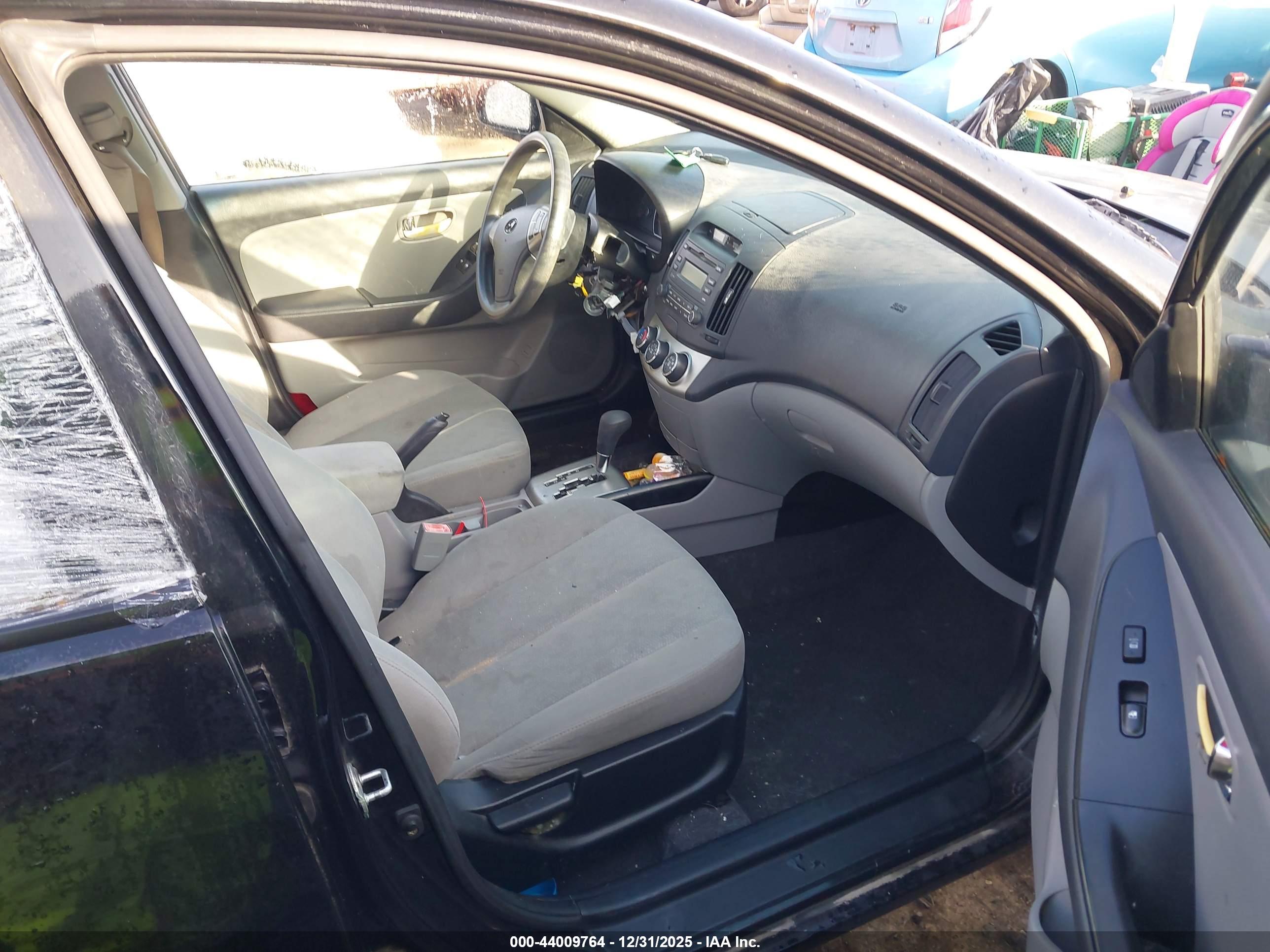 HYUNDAI ELANTRA image 5