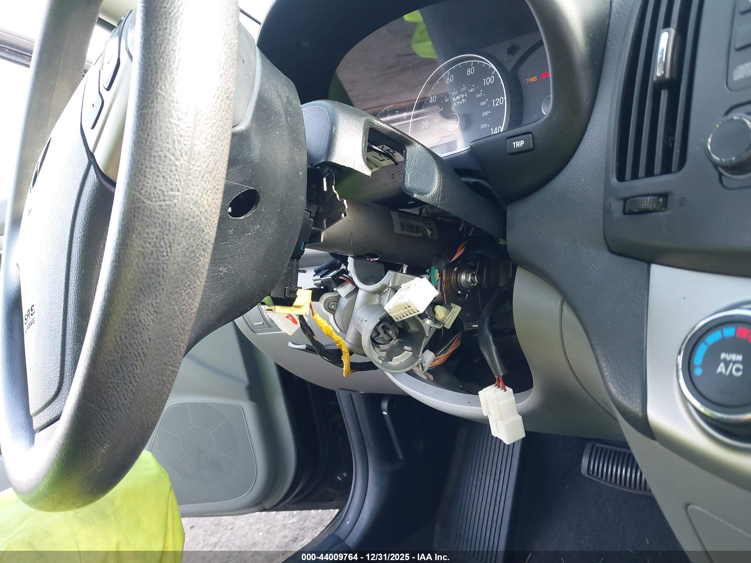 HYUNDAI ELANTRA image 6
