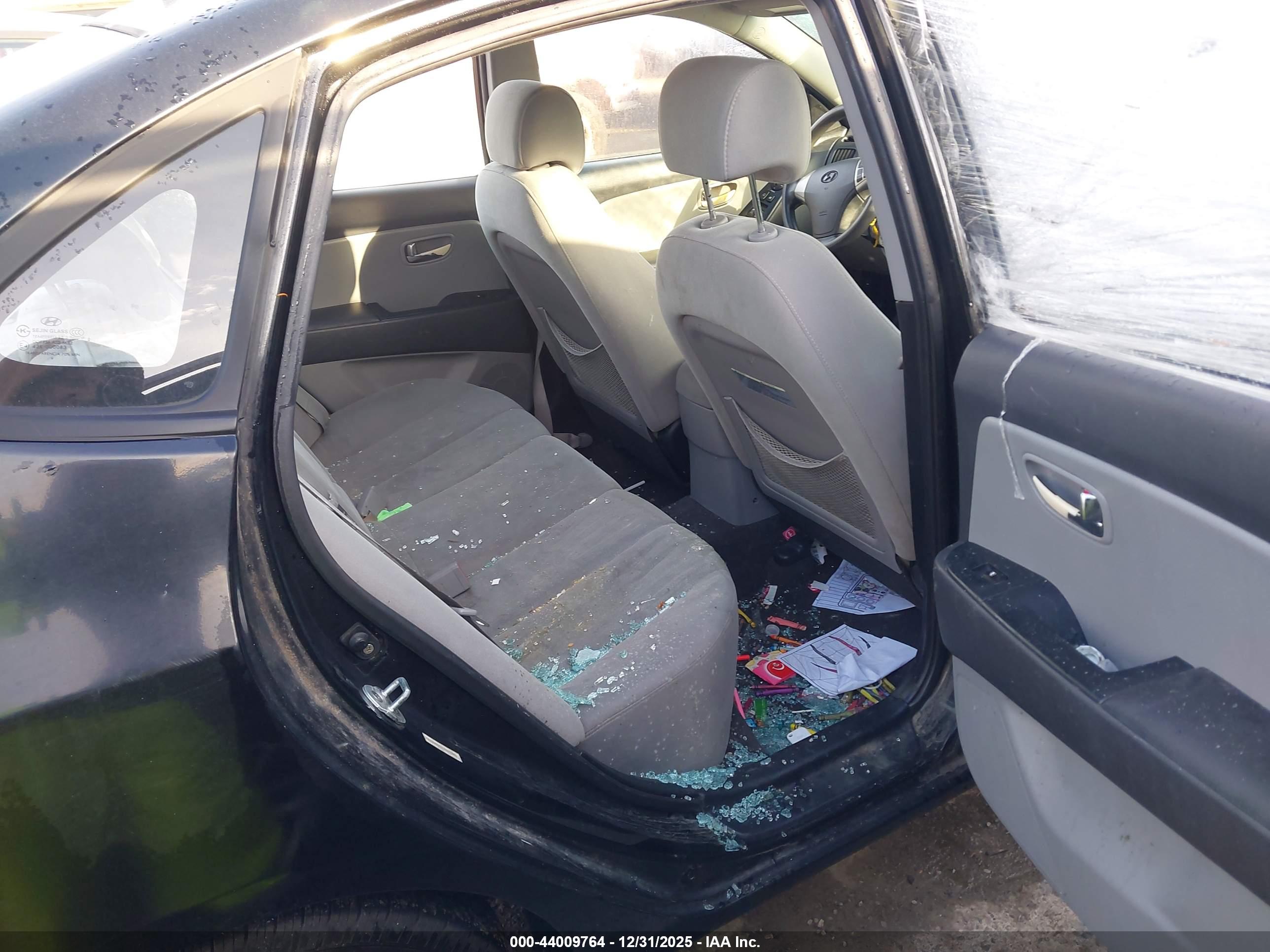HYUNDAI ELANTRA image 8