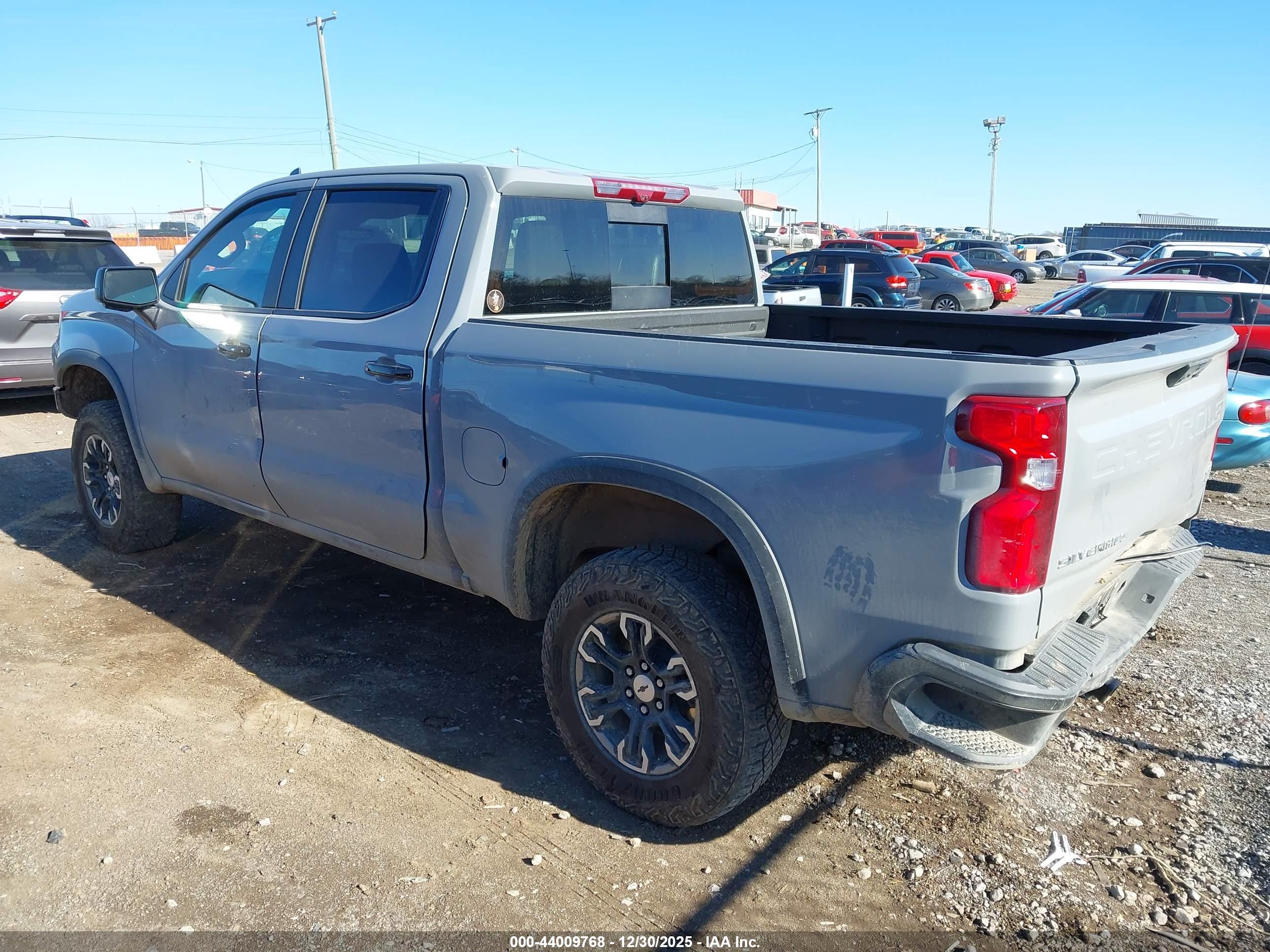 CHEVROLET SILVERADO image 3