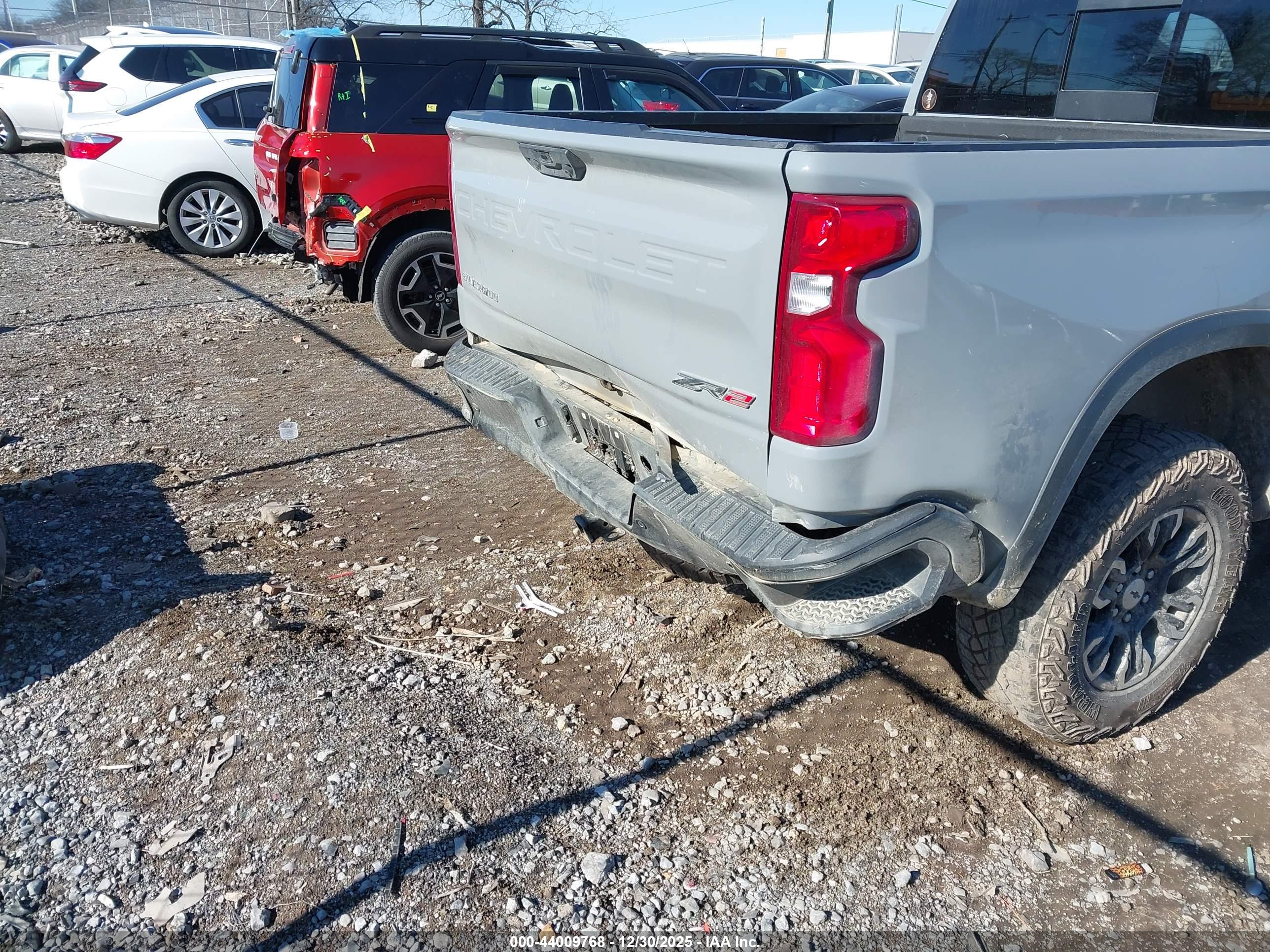 CHEVROLET SILVERADO image 6