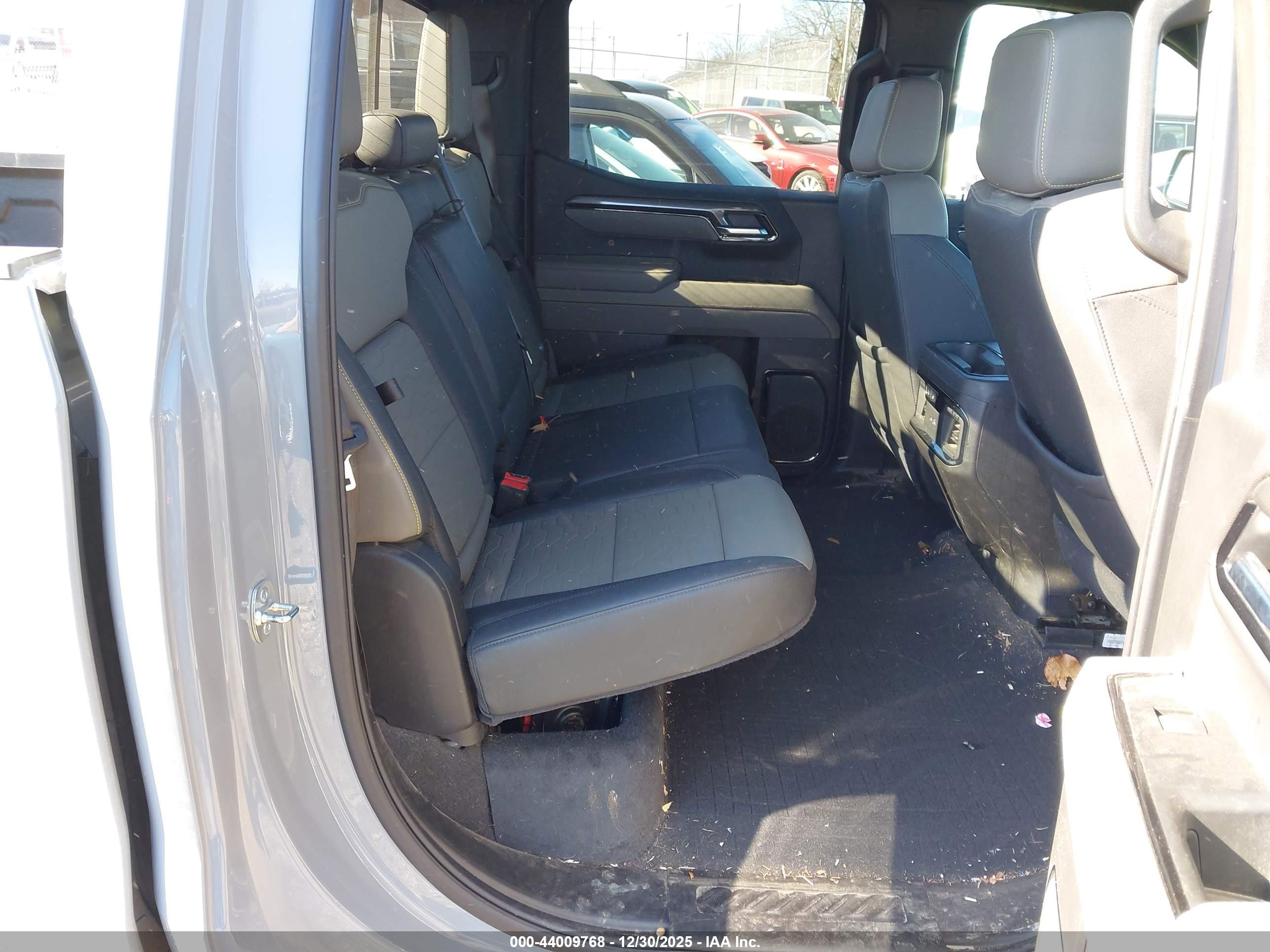 CHEVROLET SILVERADO image 8