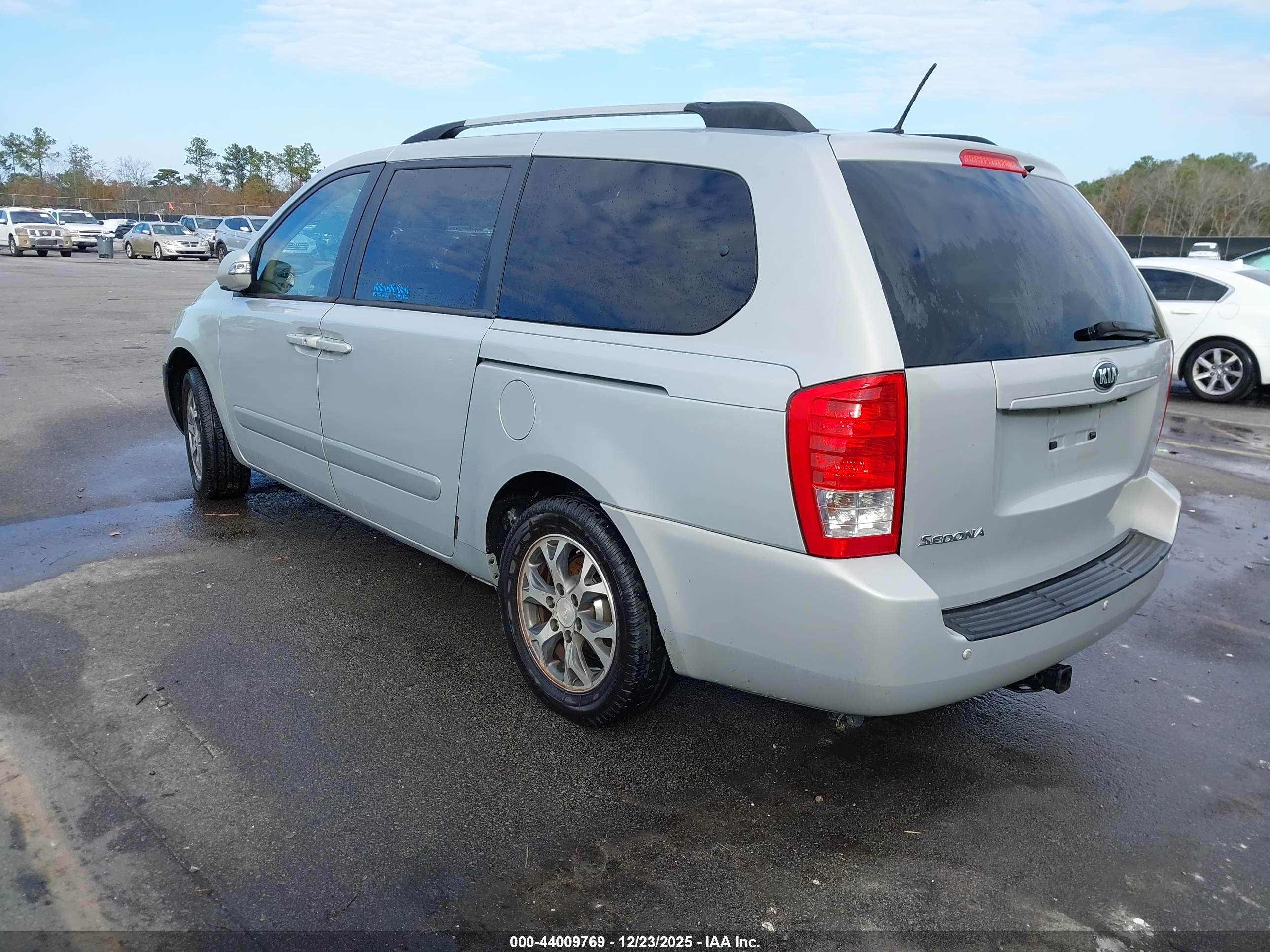 KIA SEDONA image 3