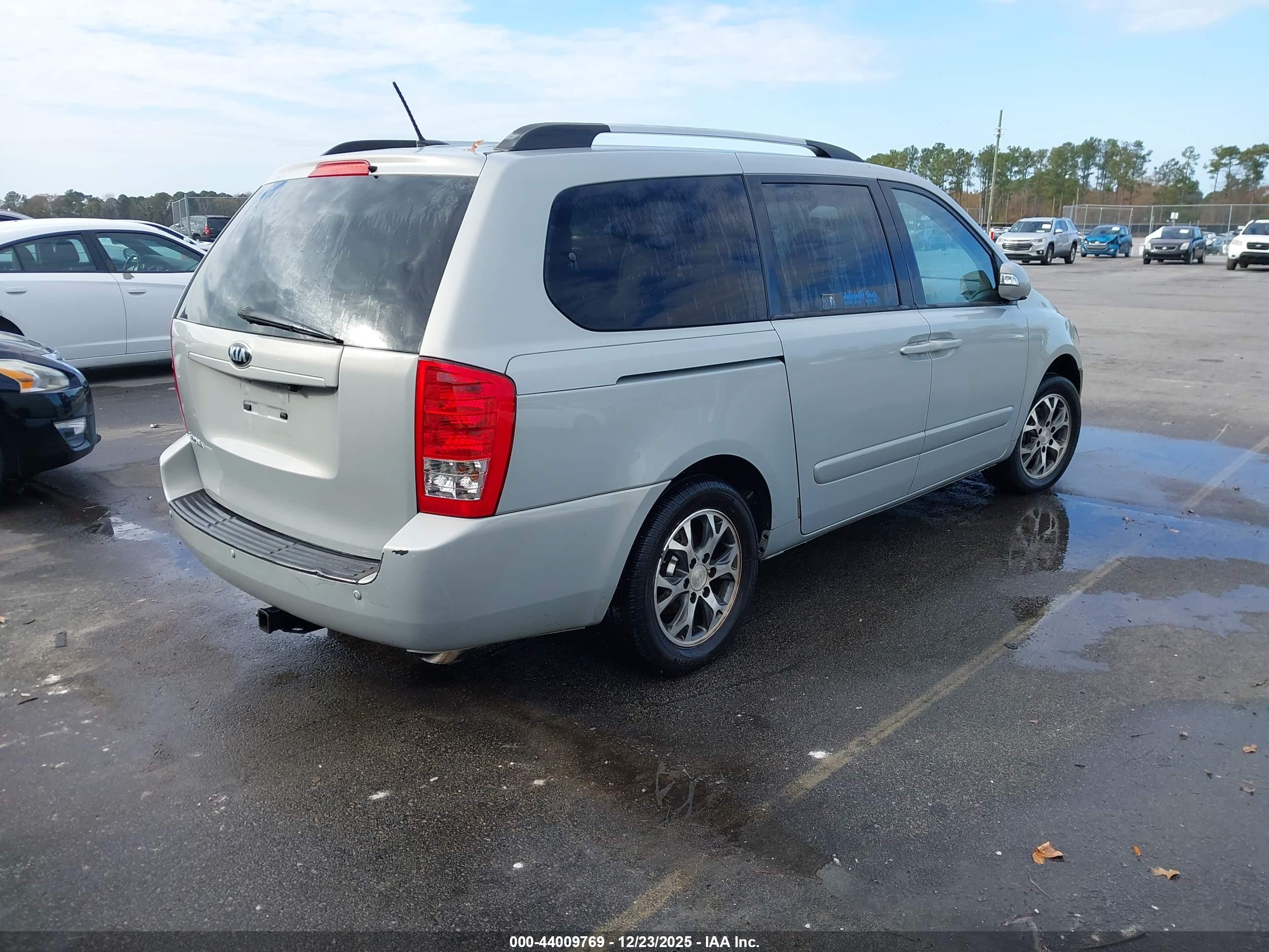 KIA SEDONA image 4