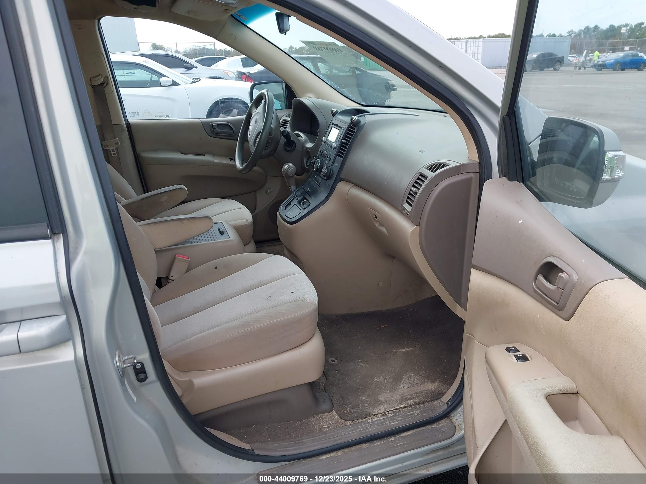 KIA SEDONA image 5