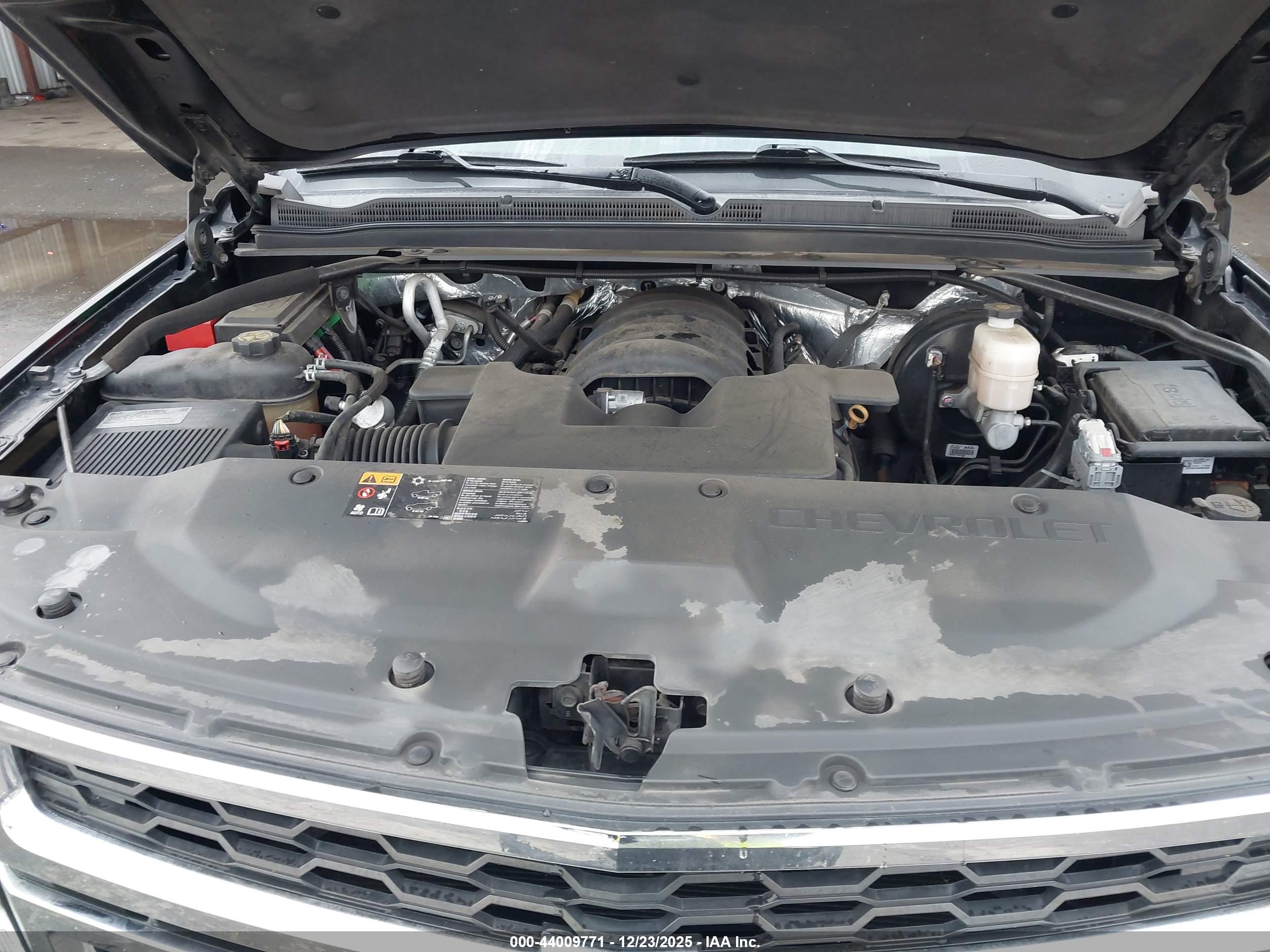 CHEVROLET SUBURBAN image 10