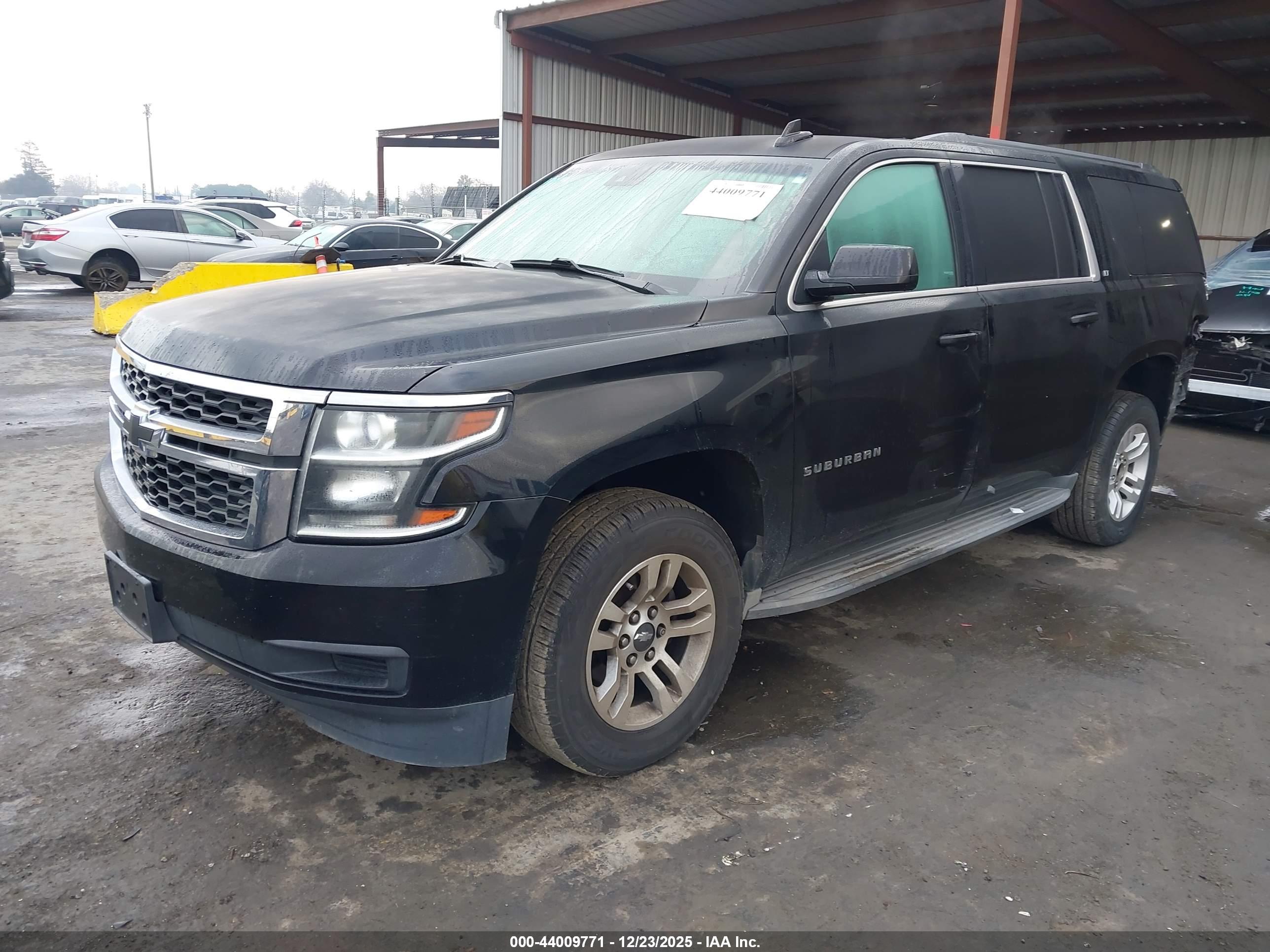 CHEVROLET SUBURBAN image 2