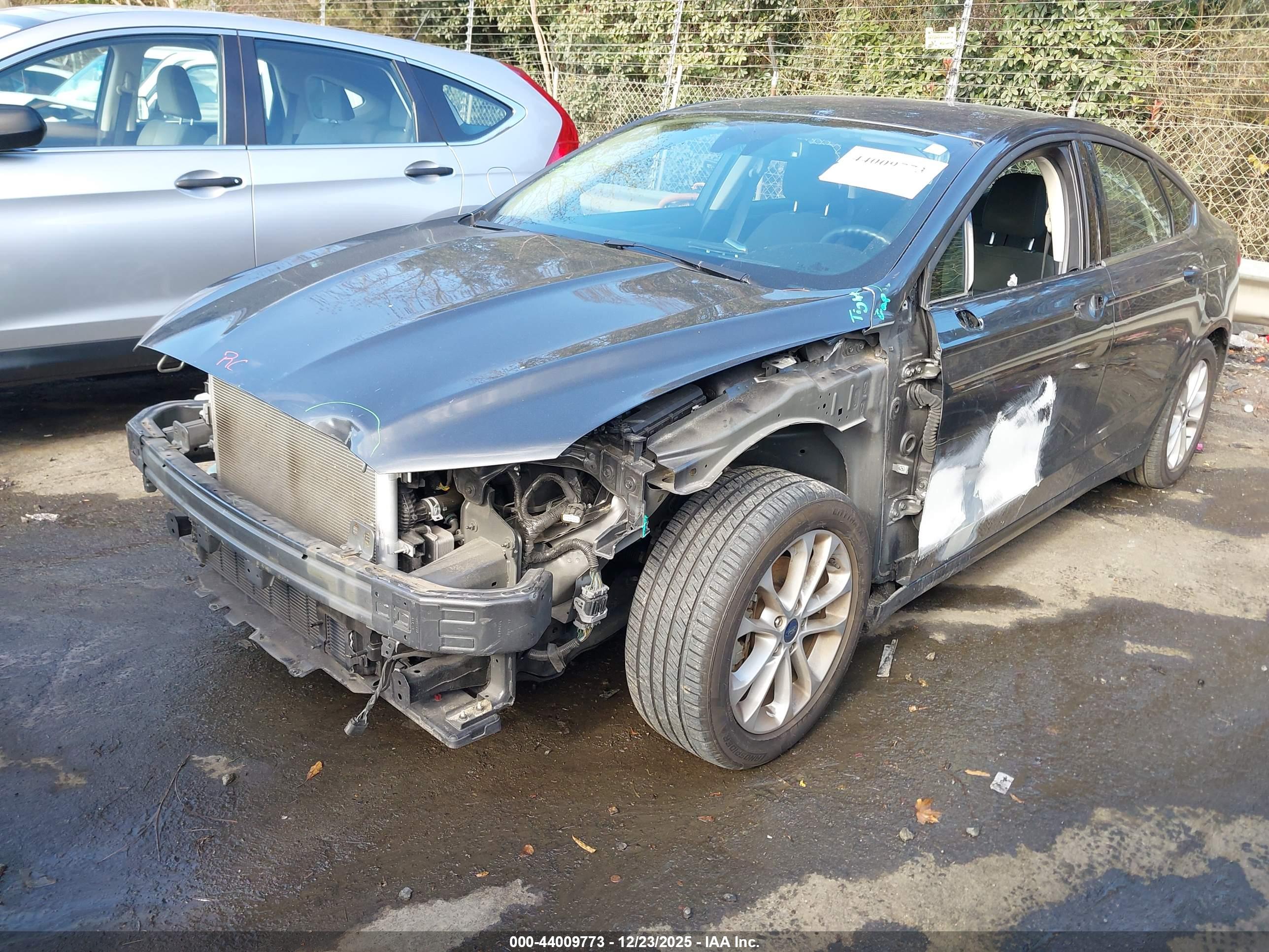 FORD FUSION image 2