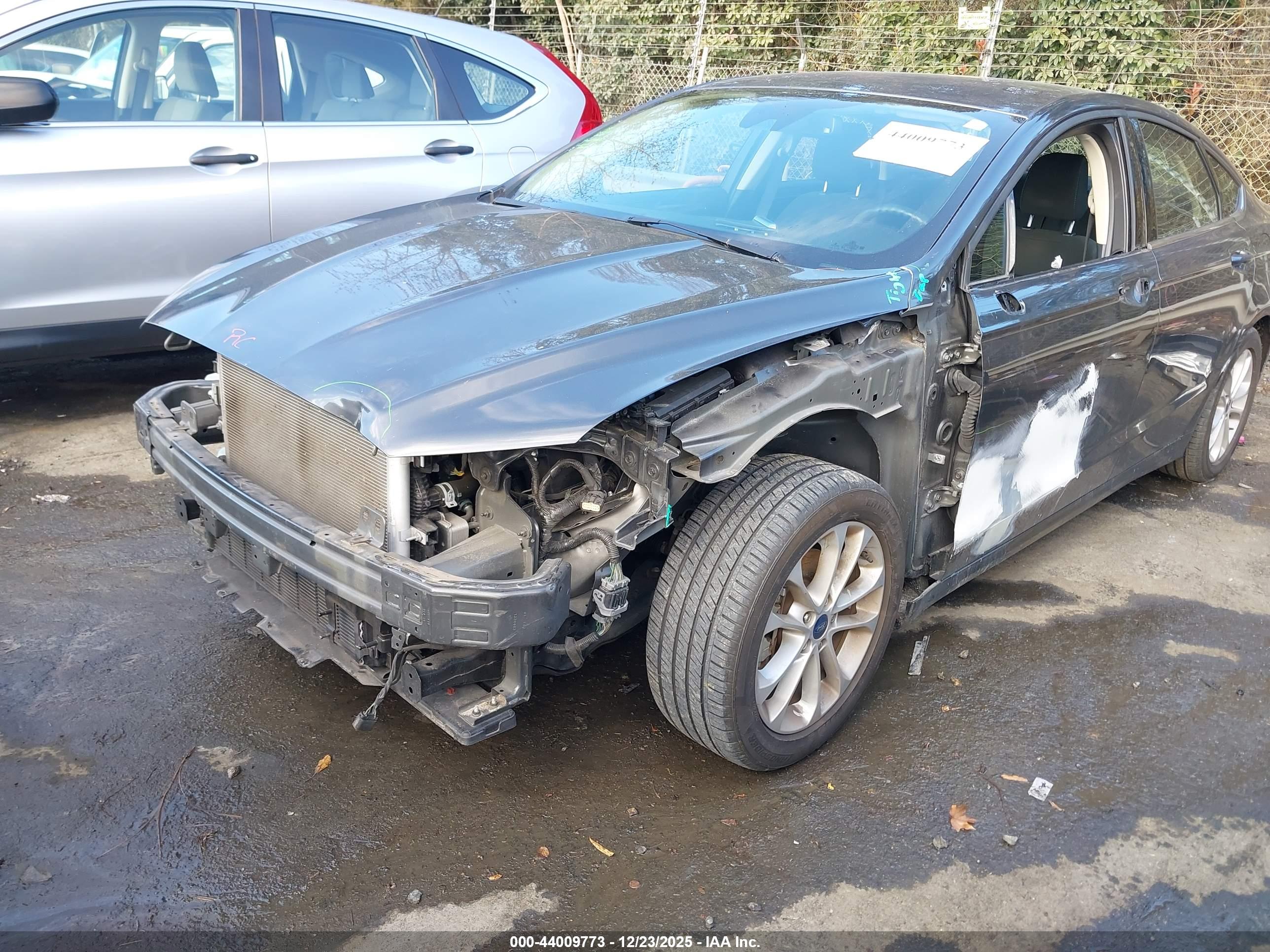 FORD FUSION image 6