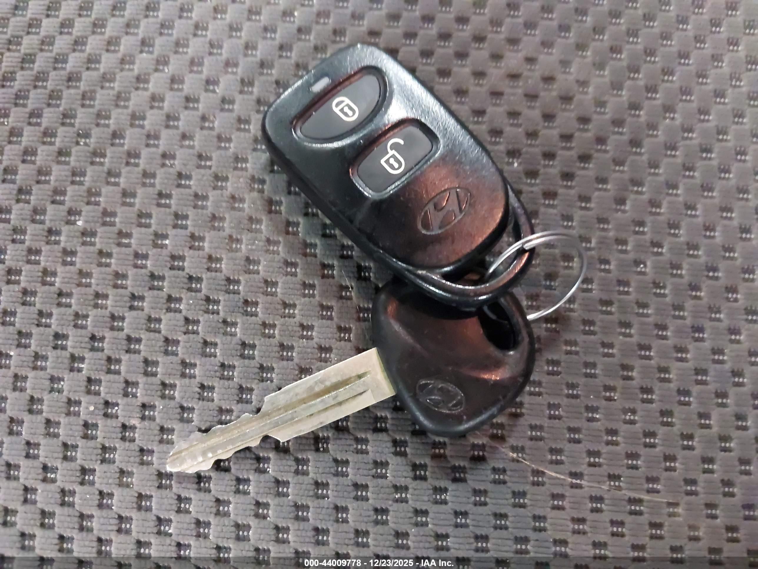 HYUNDAI TUCSON image 11