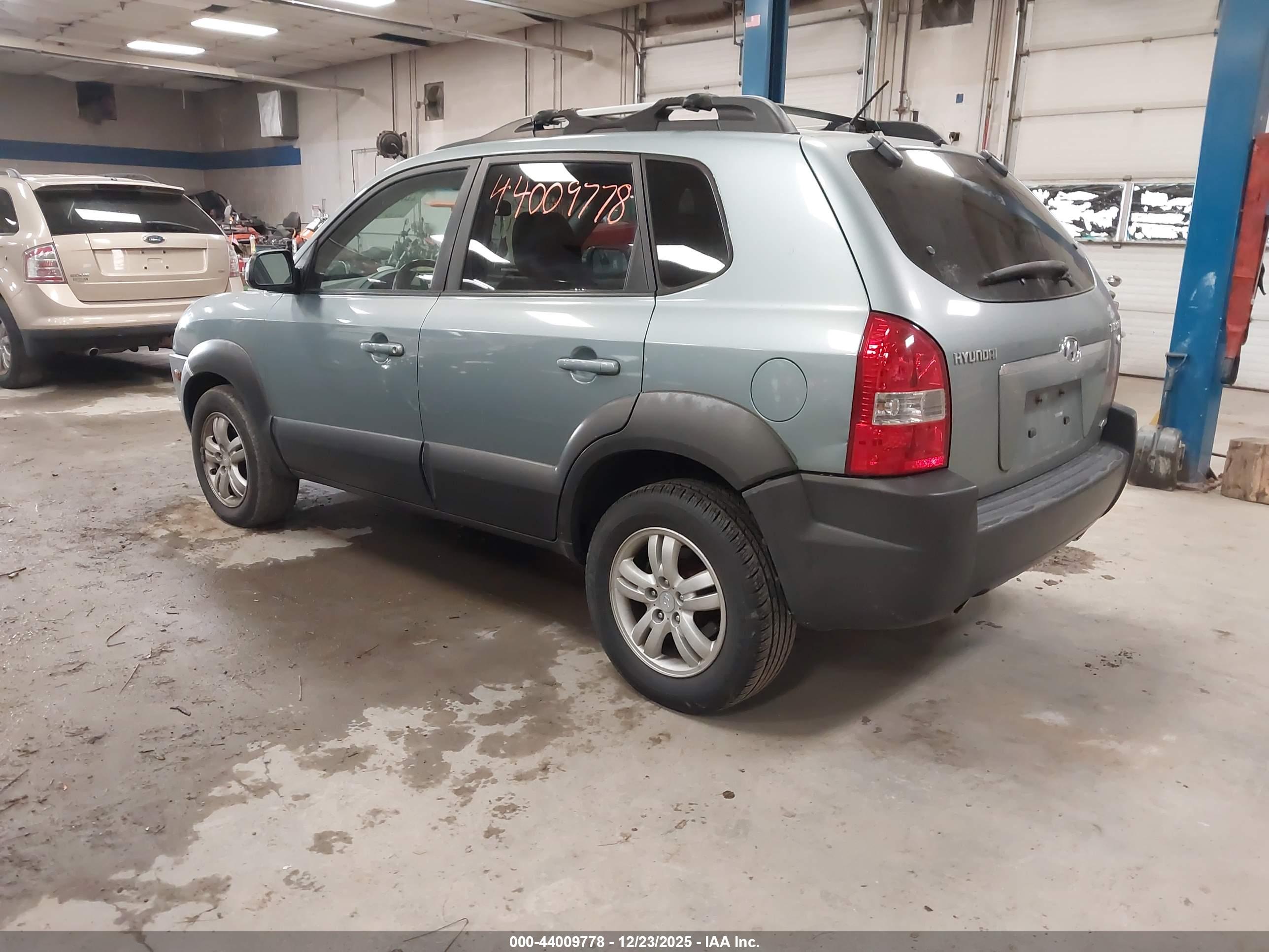 HYUNDAI TUCSON image 3