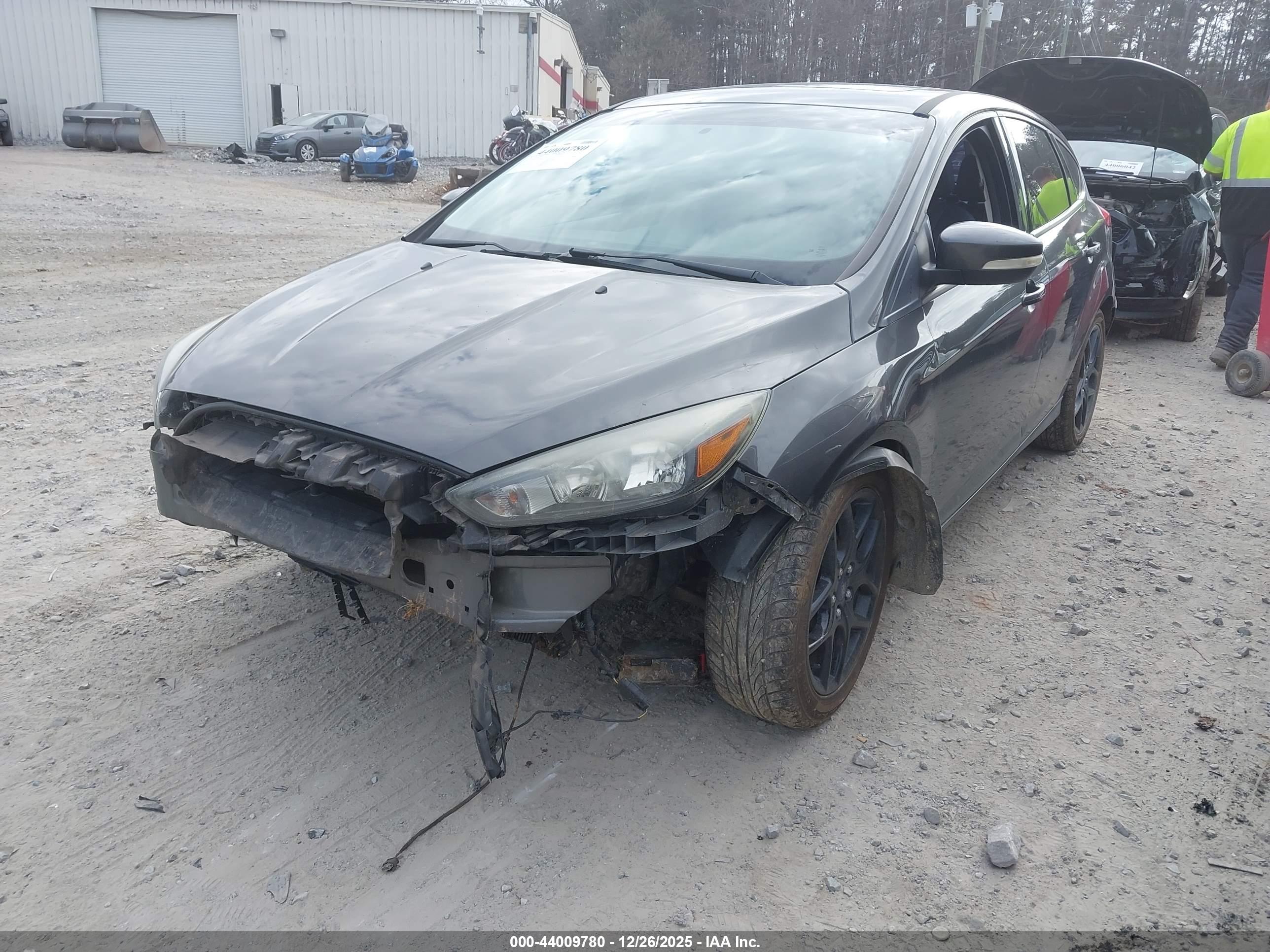 FORD FOCUS image 2
