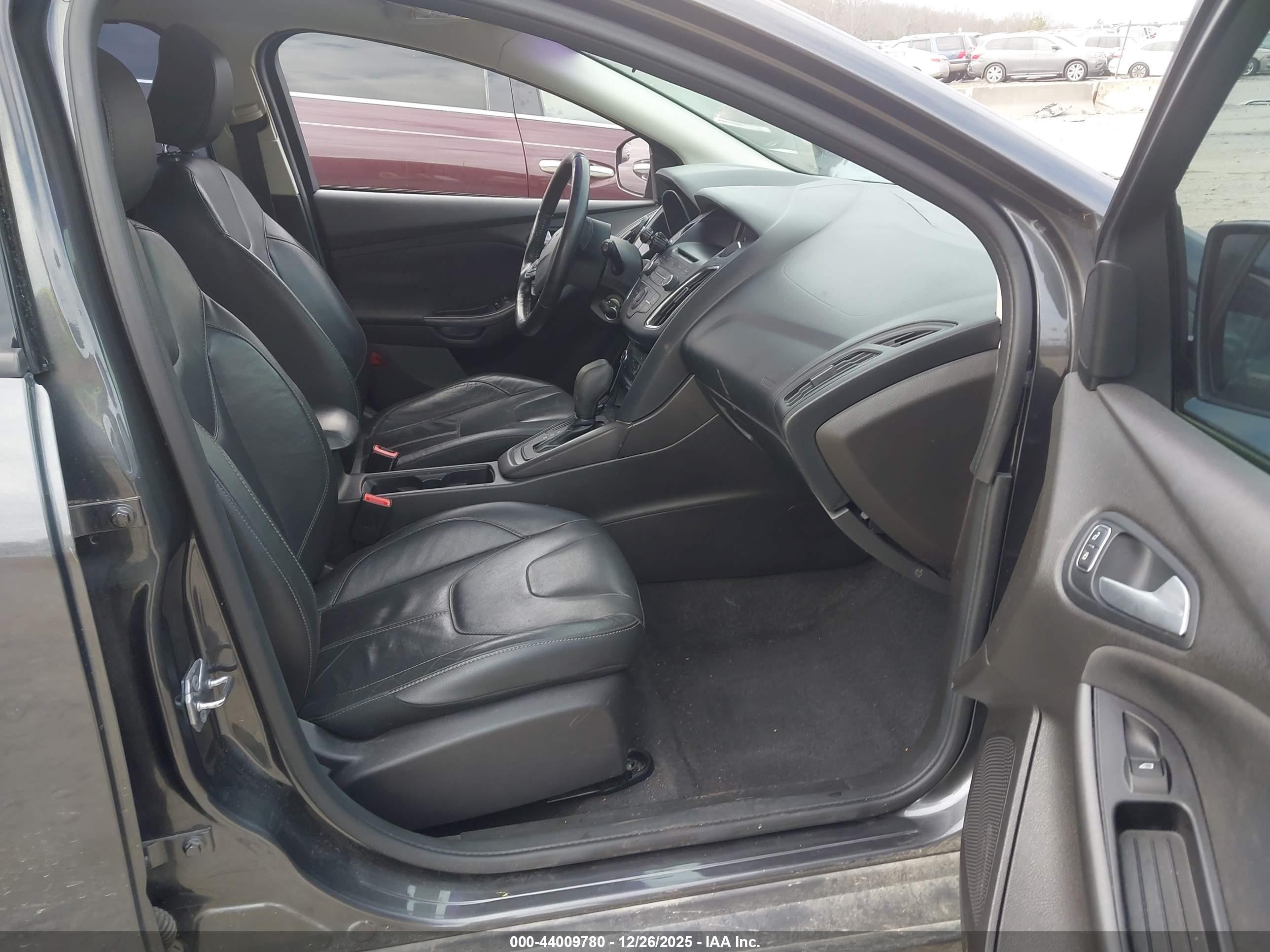 FORD FOCUS image 5