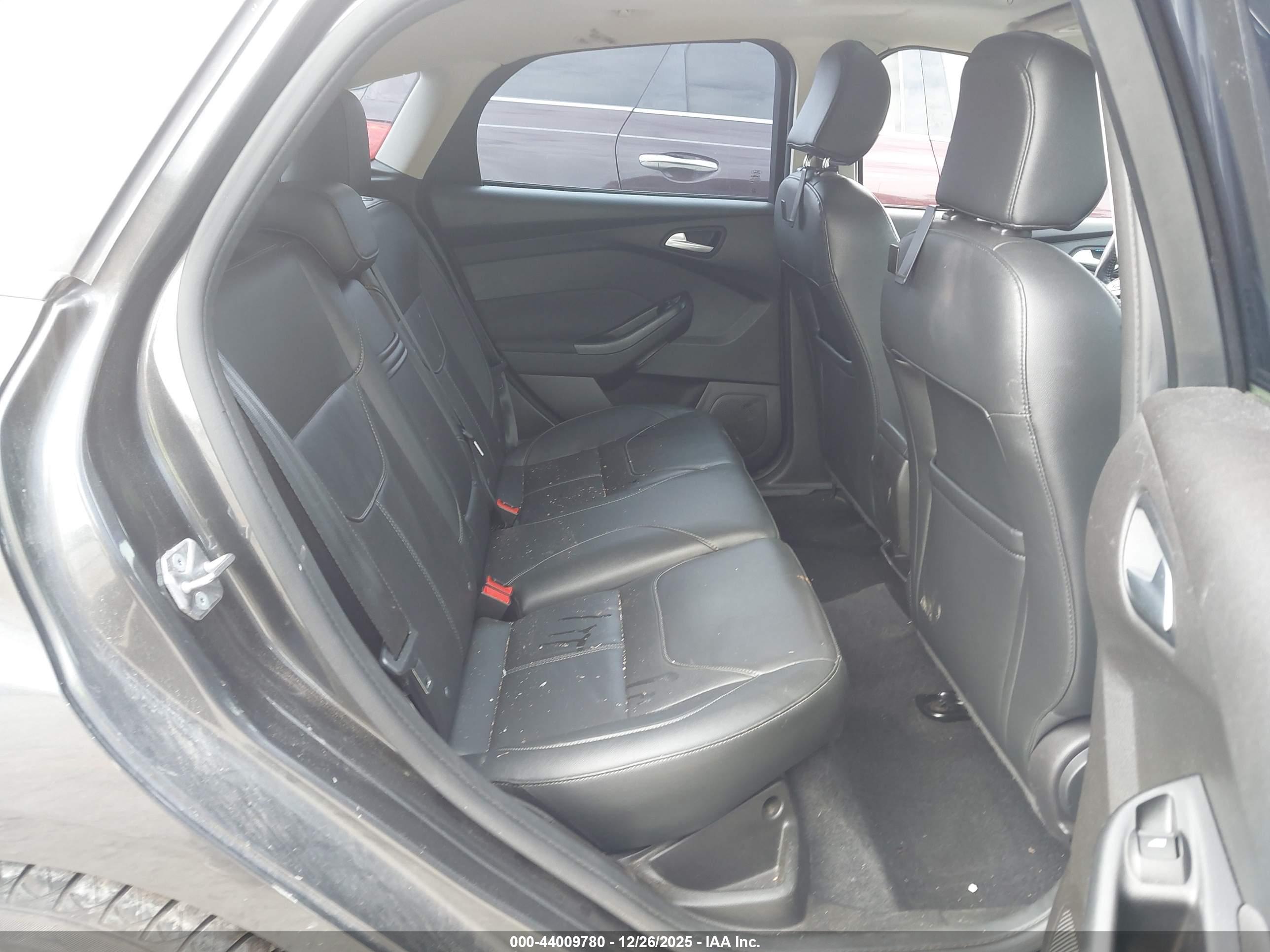 FORD FOCUS image 8