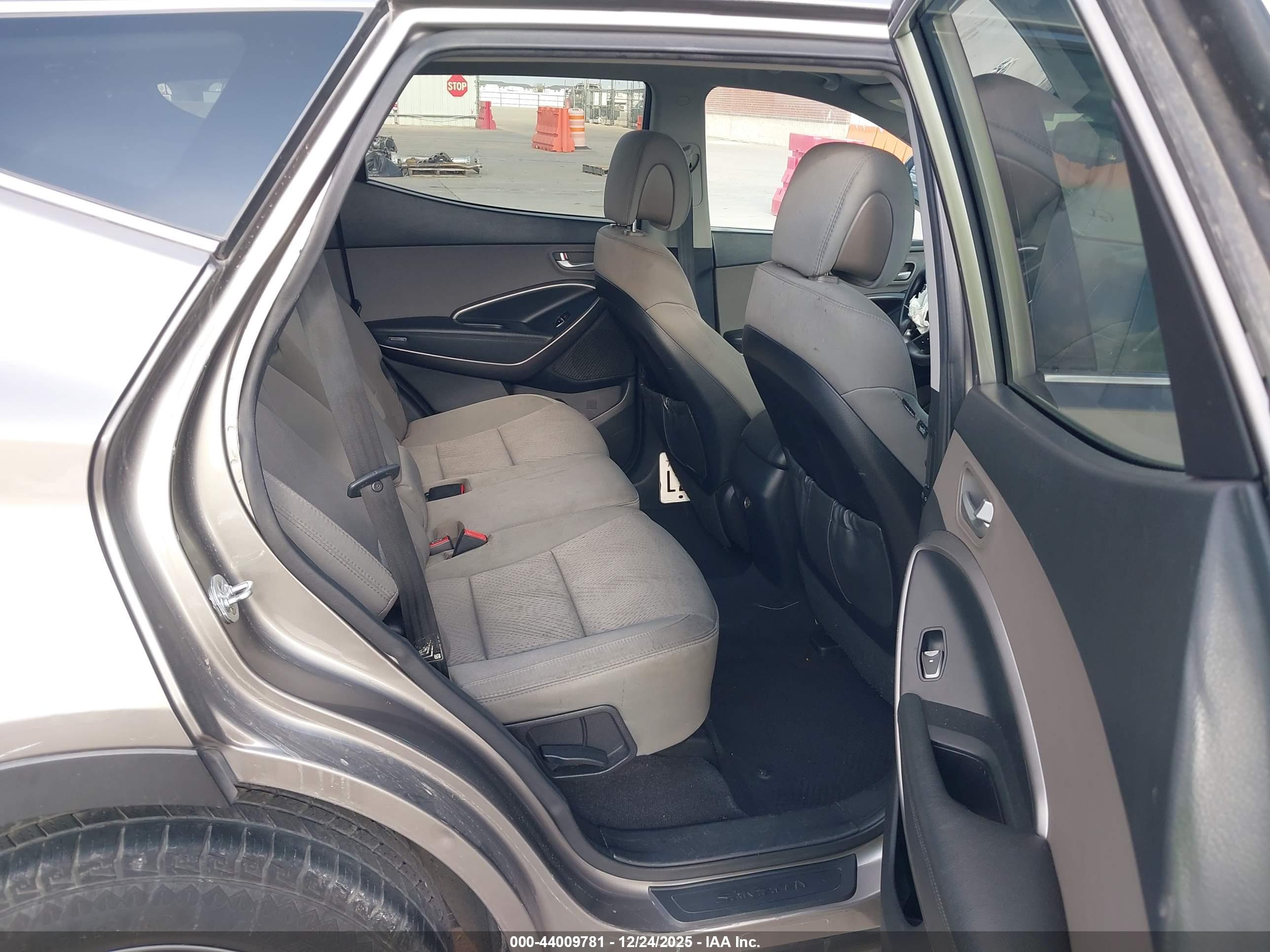 HYUNDAI SANTA image 8