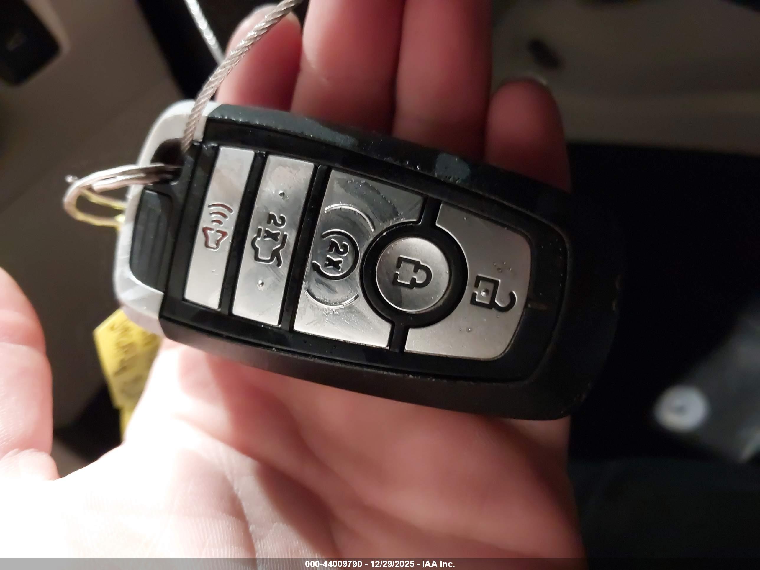 FORD FUSION image 11