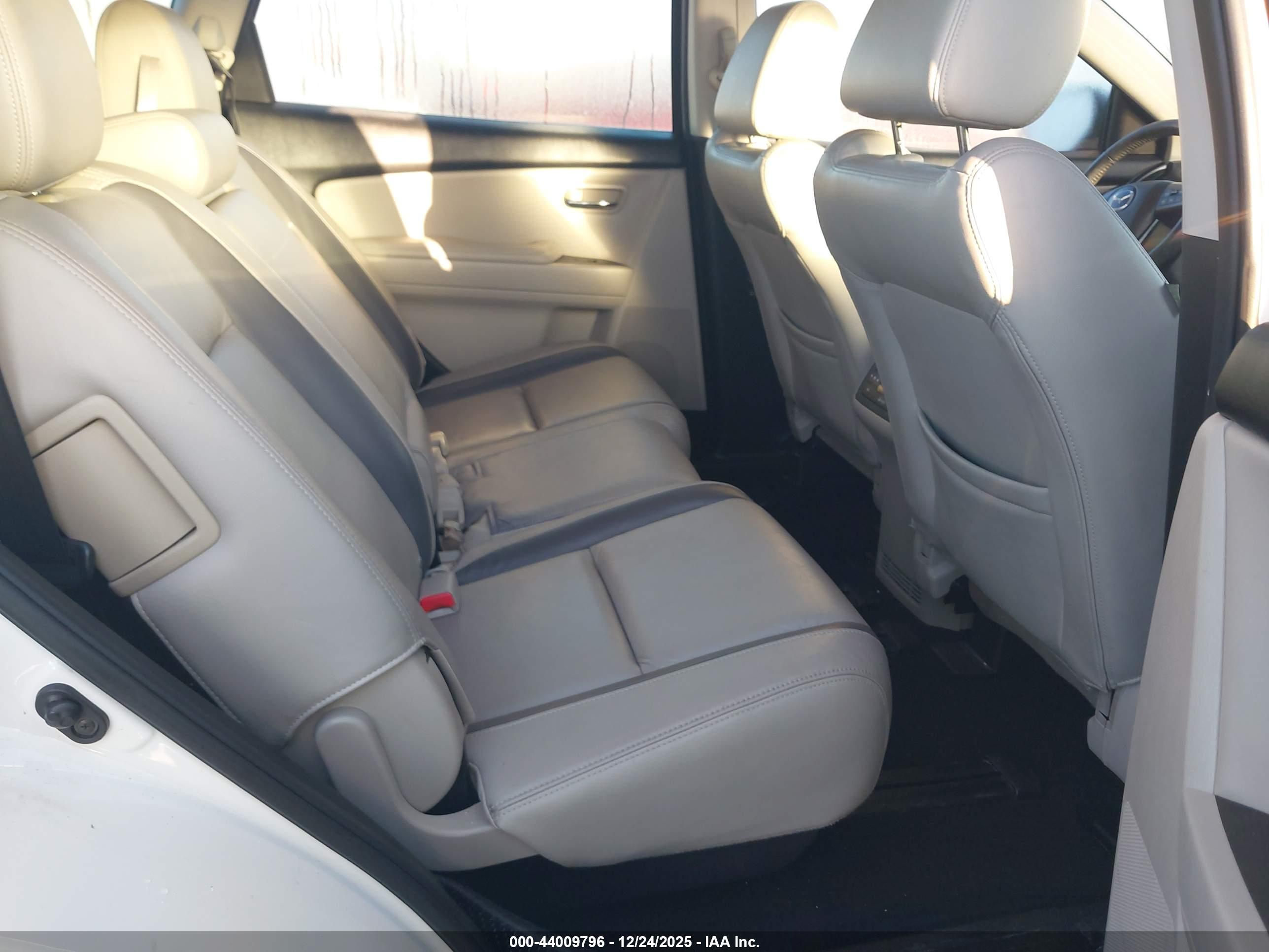 MAZDA CX-9 image 8