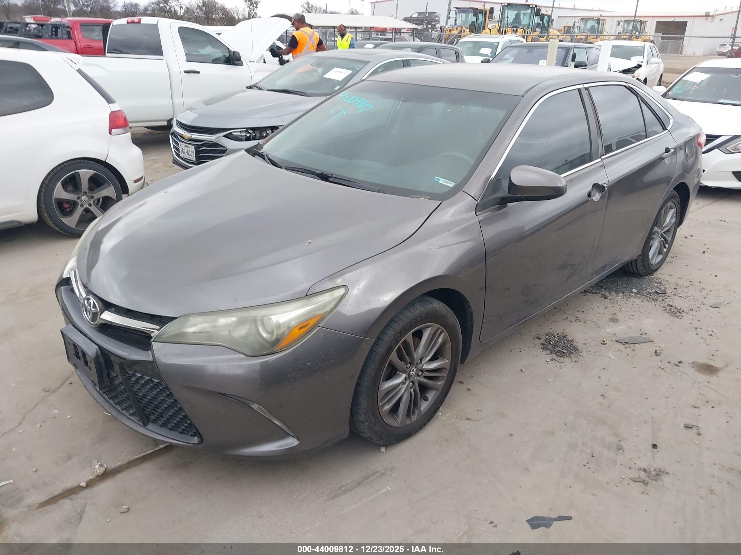 TOYOTA CAMRY image 2