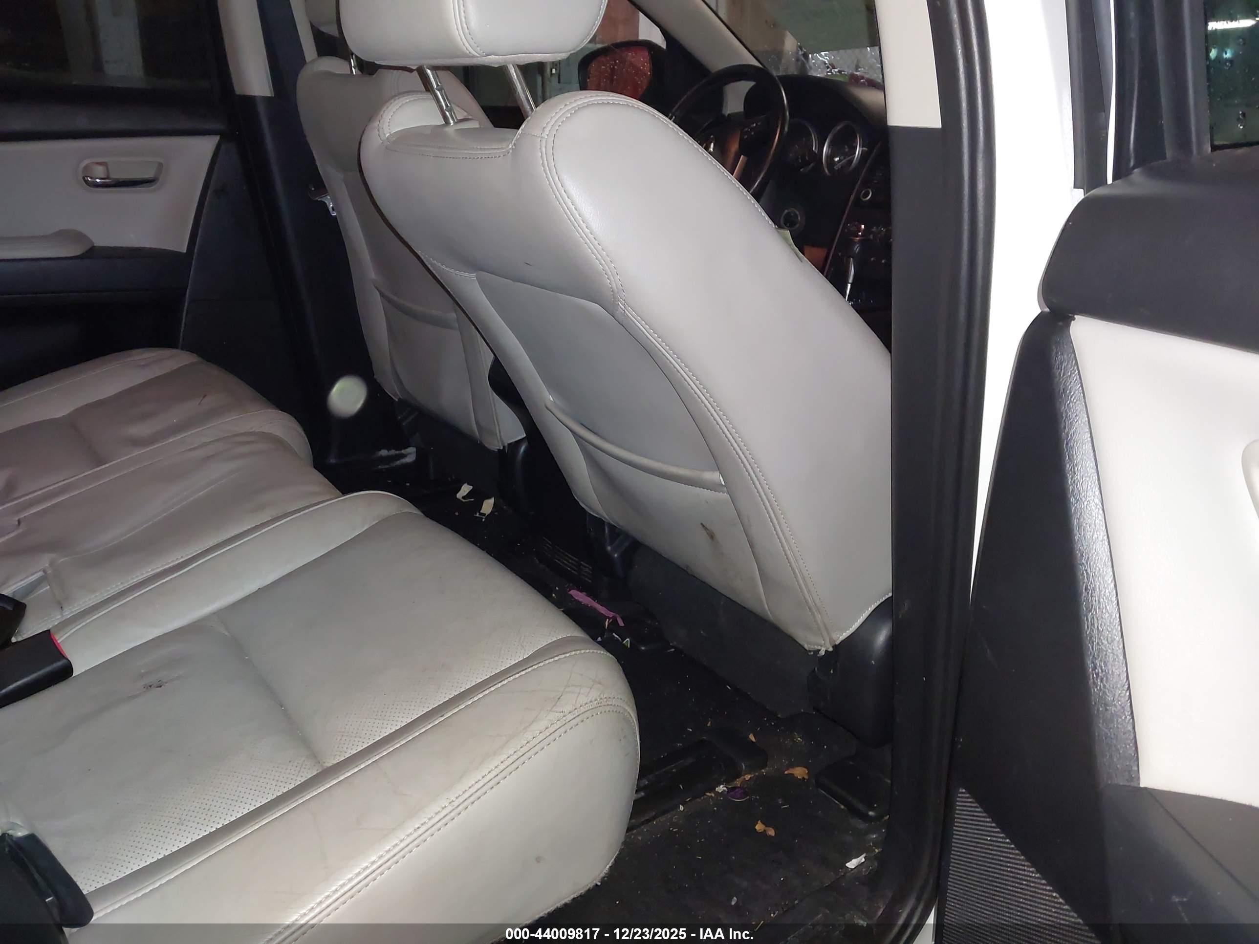 MAZDA CX-9 image 8