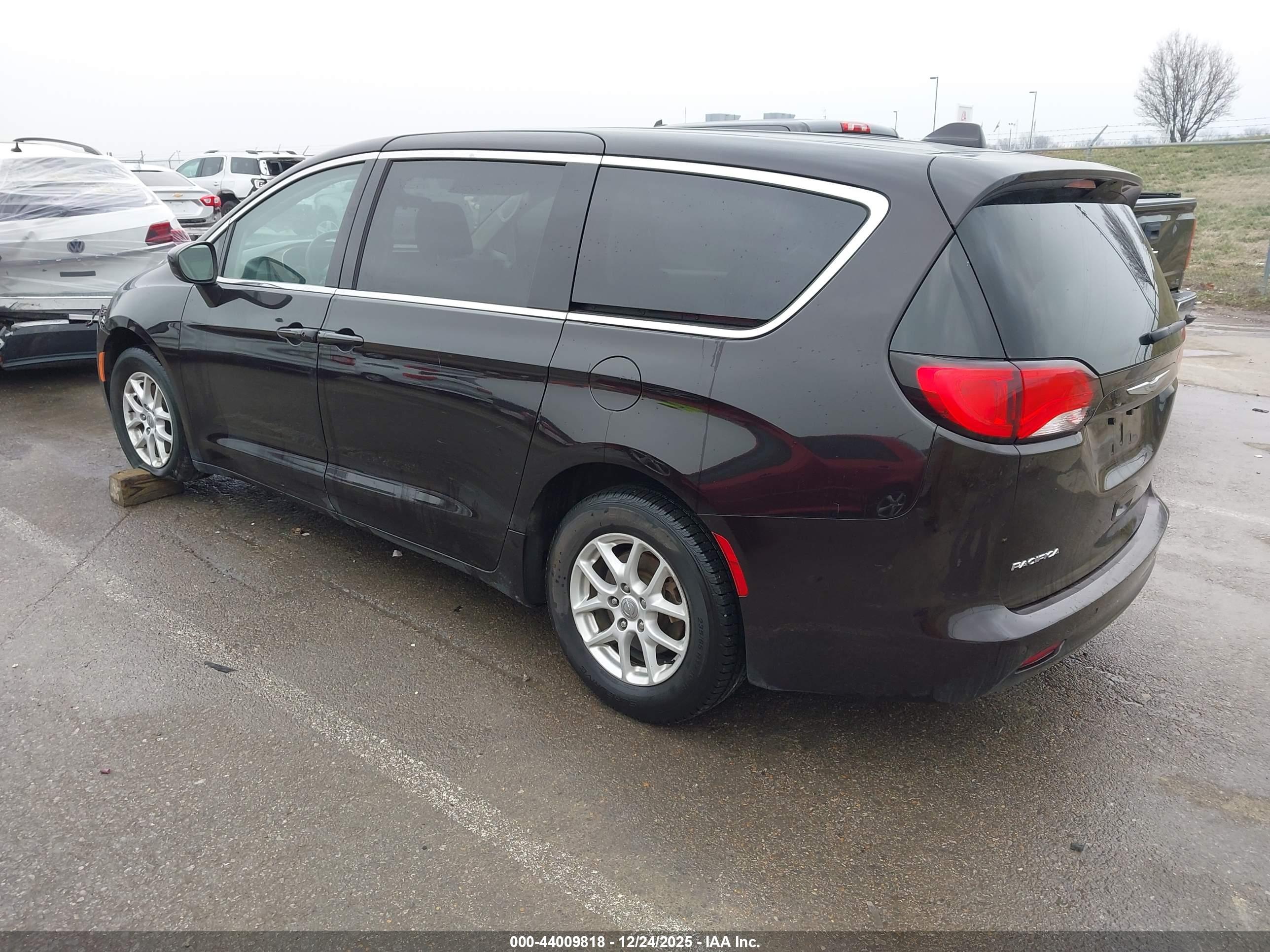 CHRYSLER PACIFICA image 3