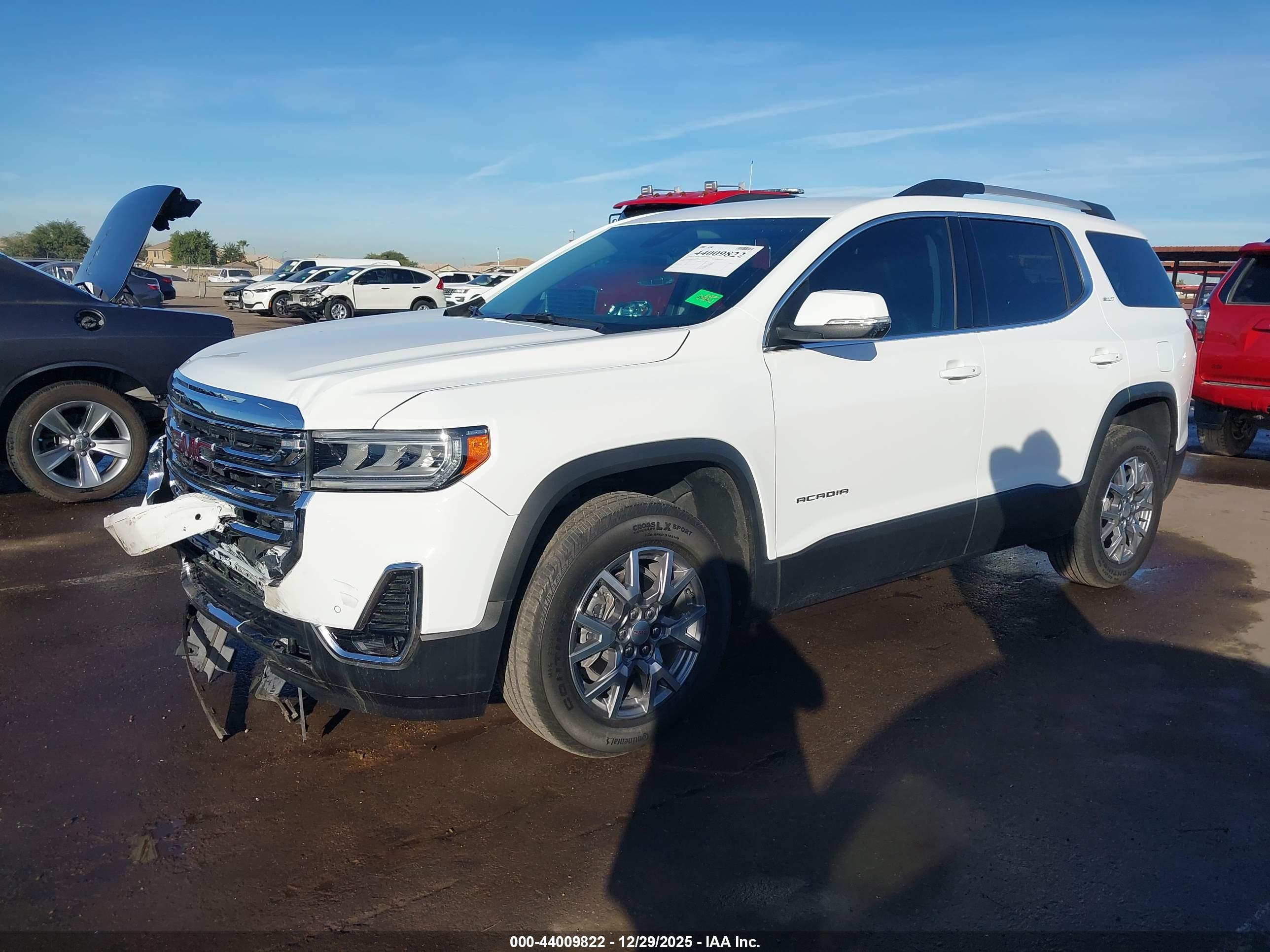 GMC ACADIA image 2