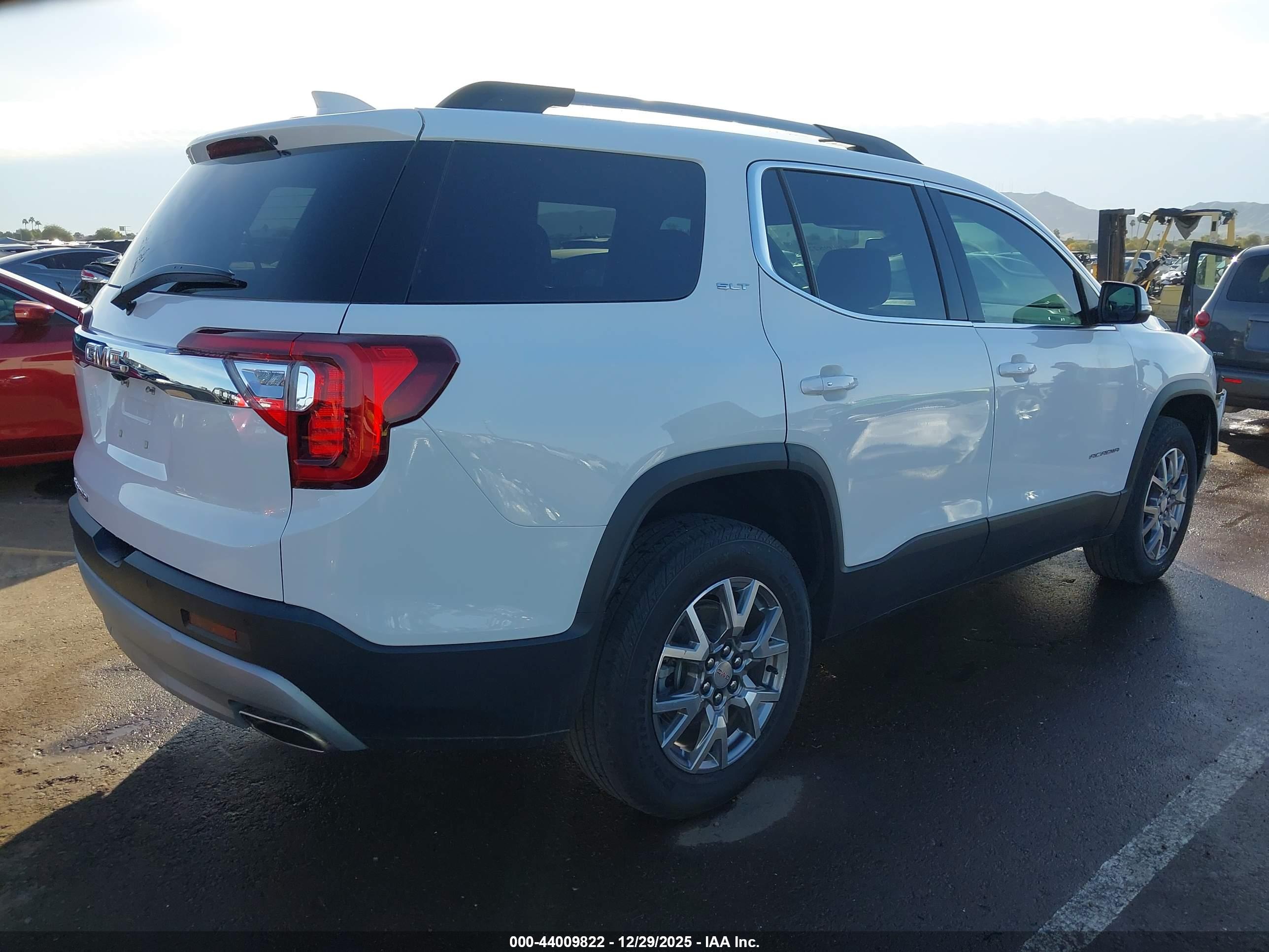 GMC ACADIA image 4