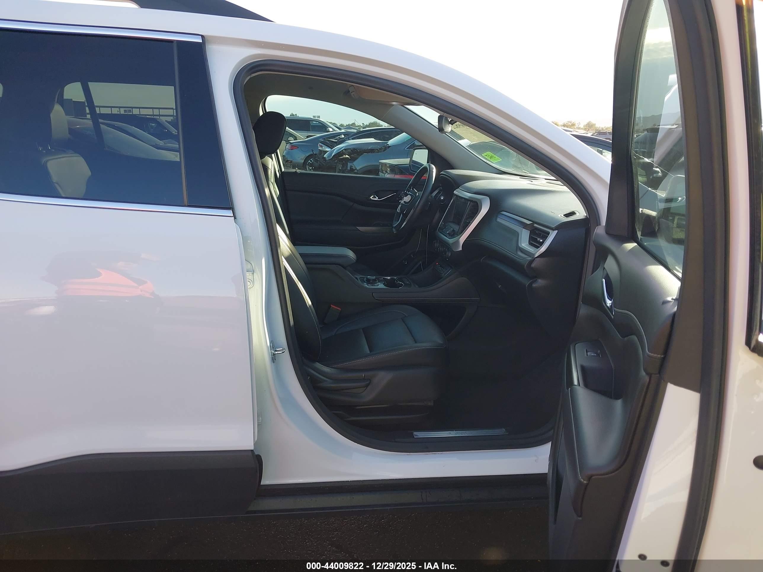 GMC ACADIA image 5