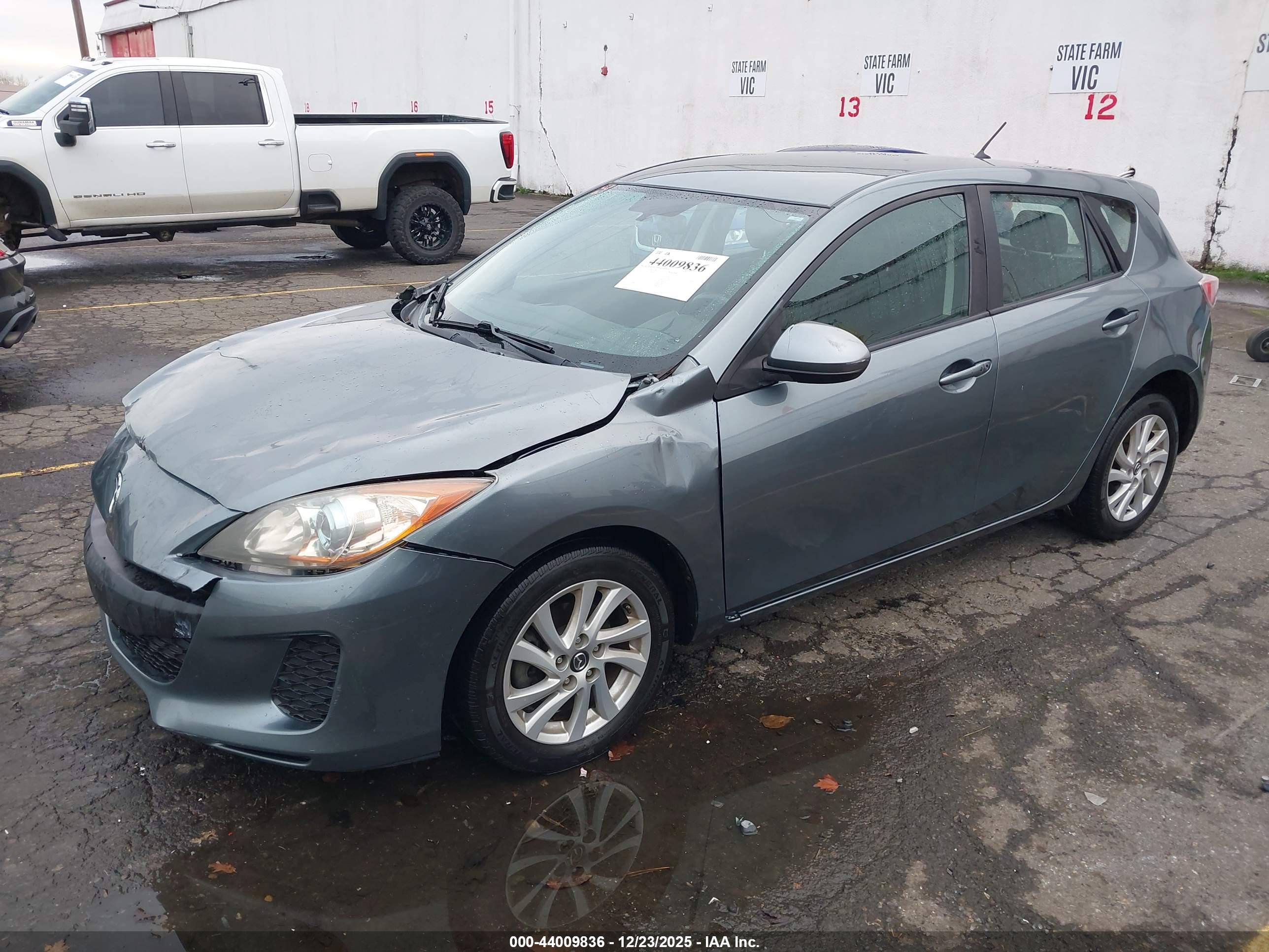 MAZDA MAZDA3 image 2