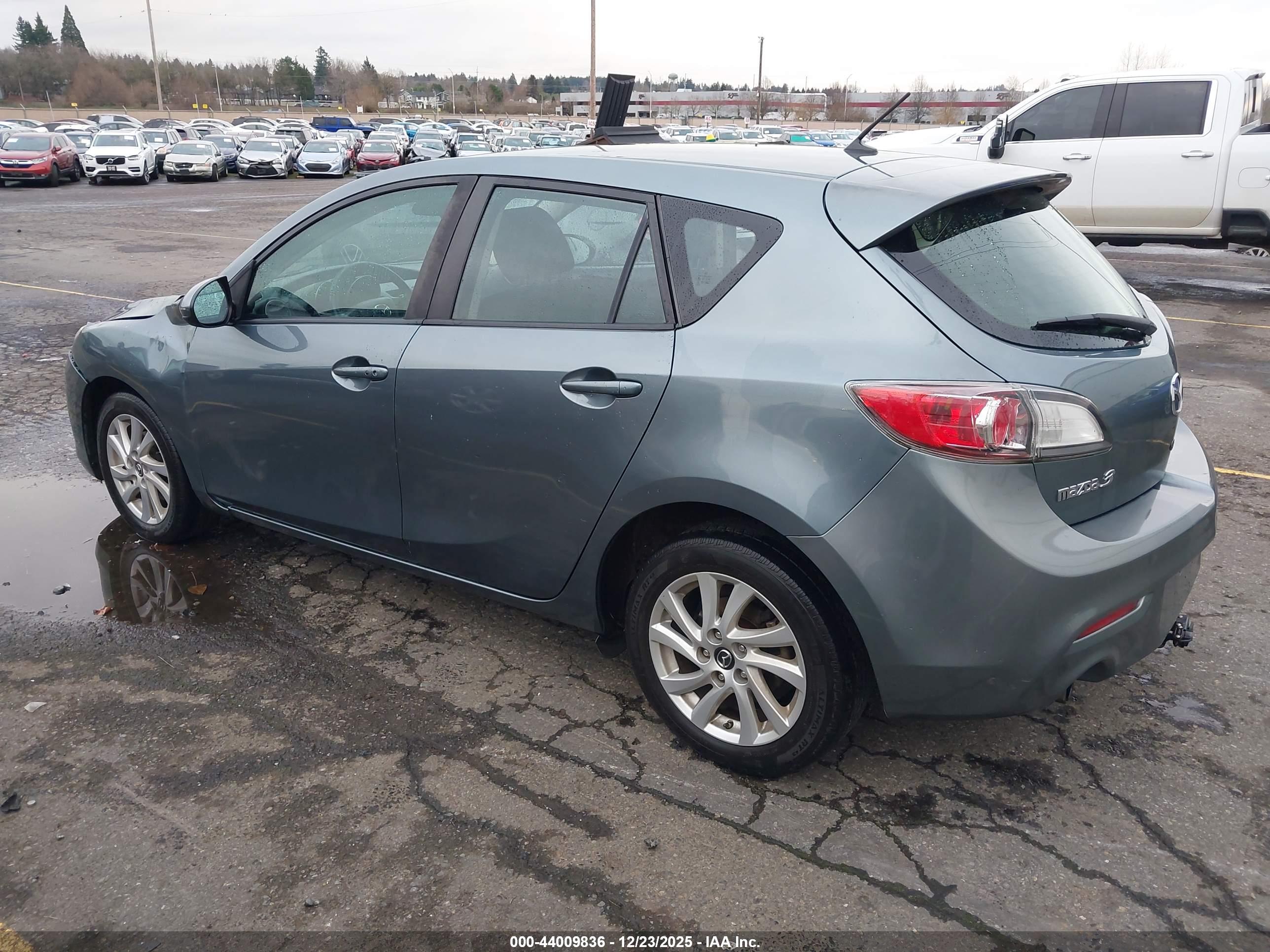 MAZDA MAZDA3 image 3