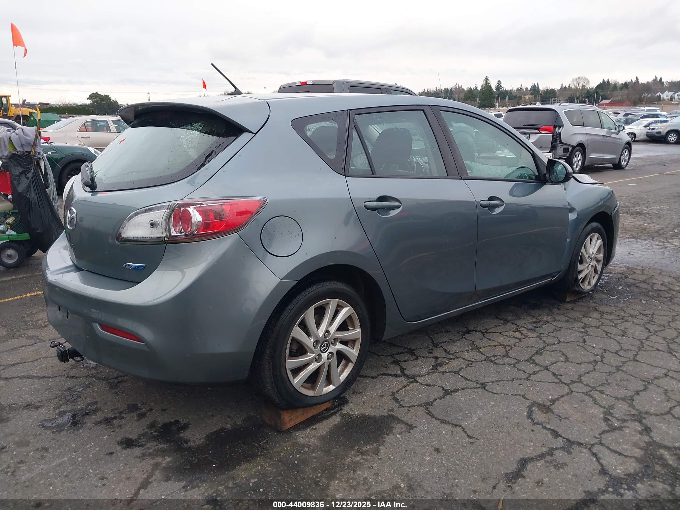 MAZDA MAZDA3 image 4